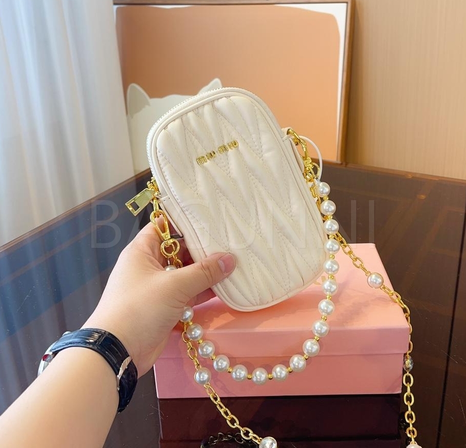 미우미우 마테라쎄 폰홀더