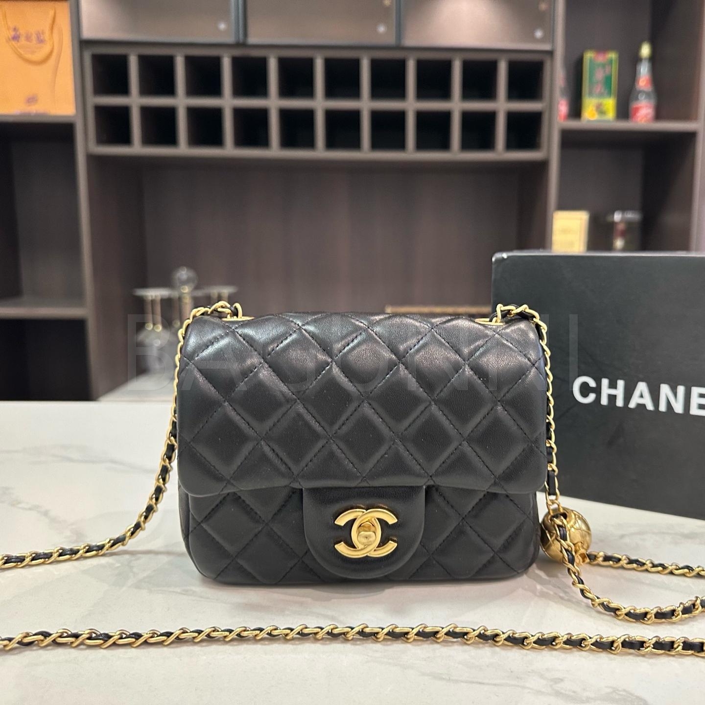 샤넬 금볼 스퀘어 플랩 백