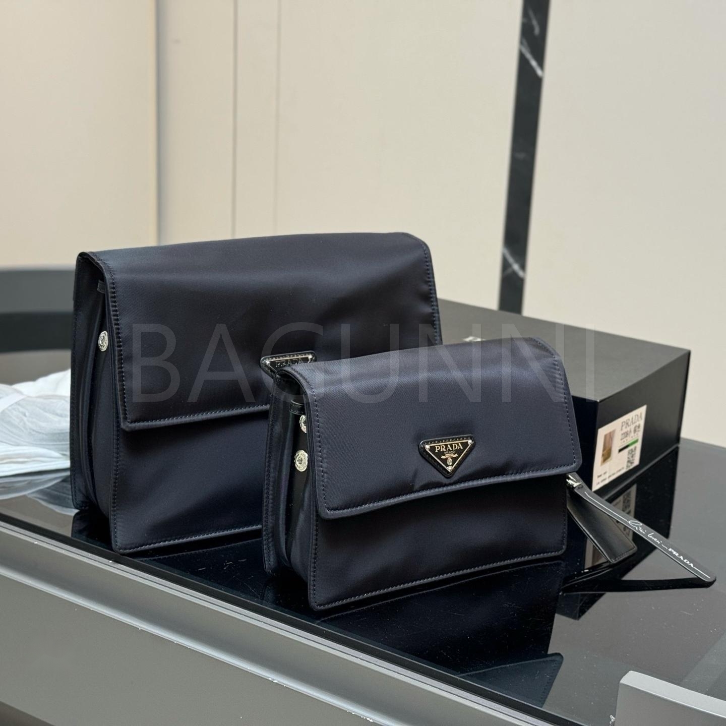 프라다 메신저백