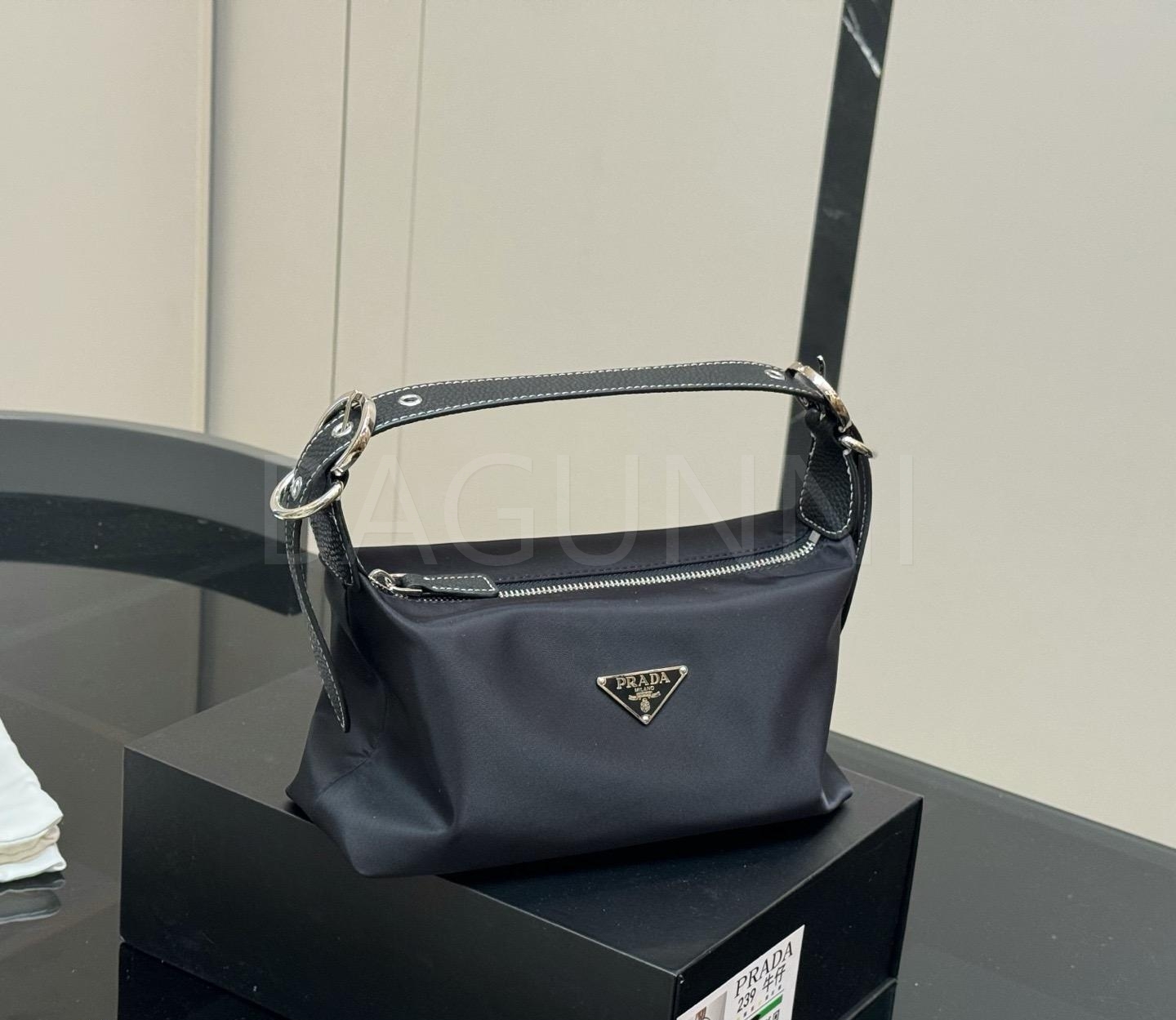 프라다 호보 백