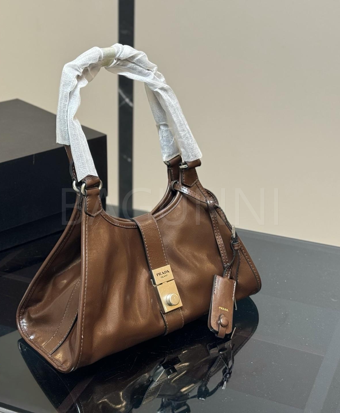 프라다 호보 백