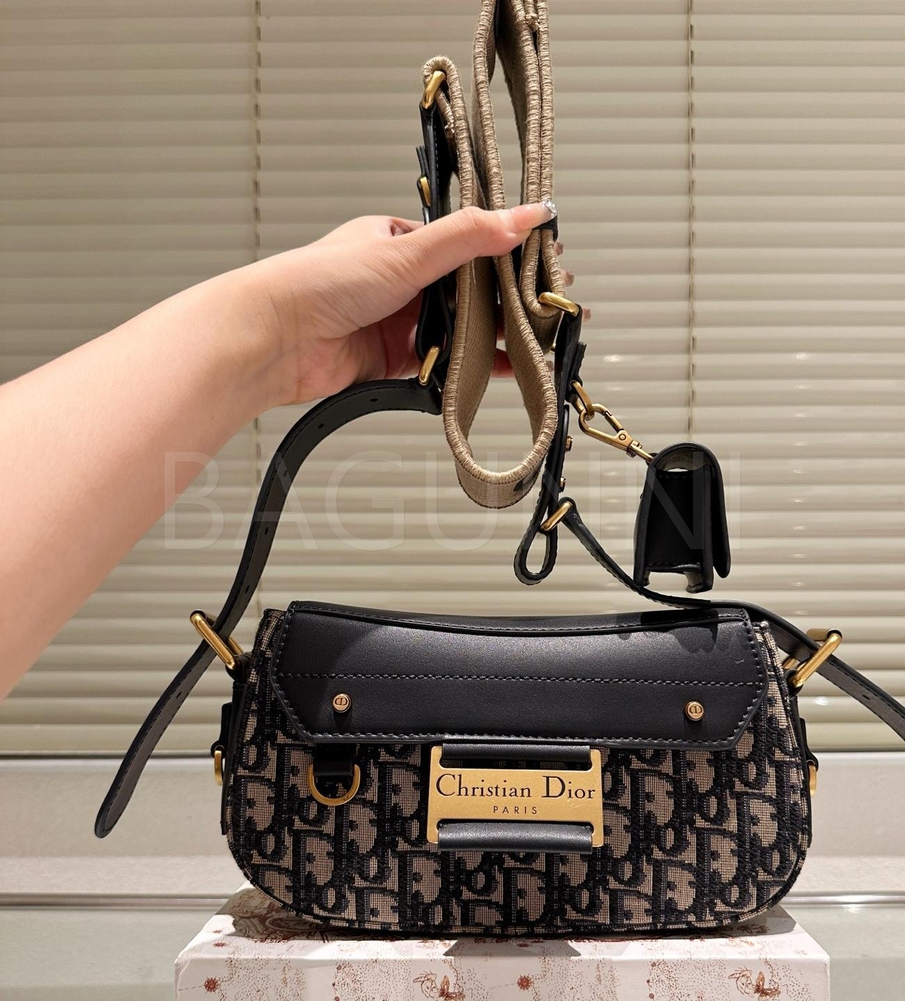 디올 뉴 스트리트 시크 숄더백