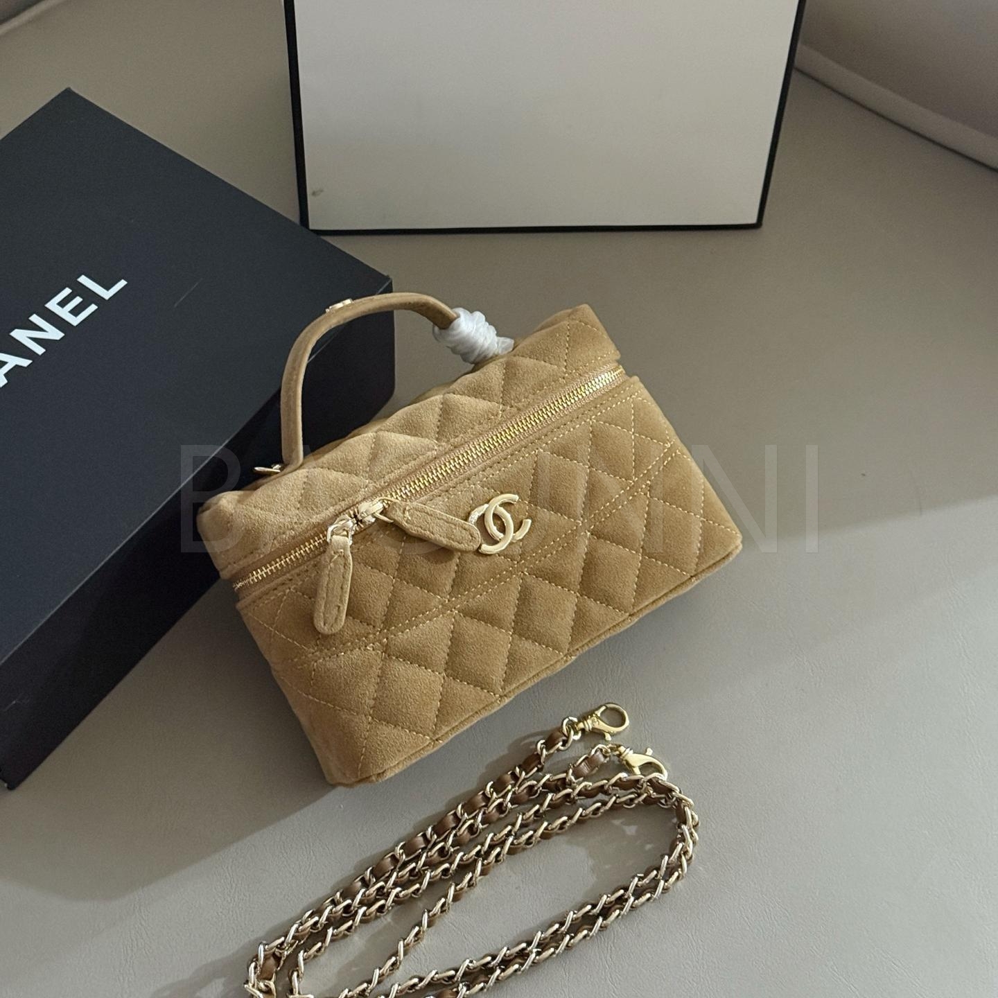 샤넬 스웨이드 런치박스 체인 백