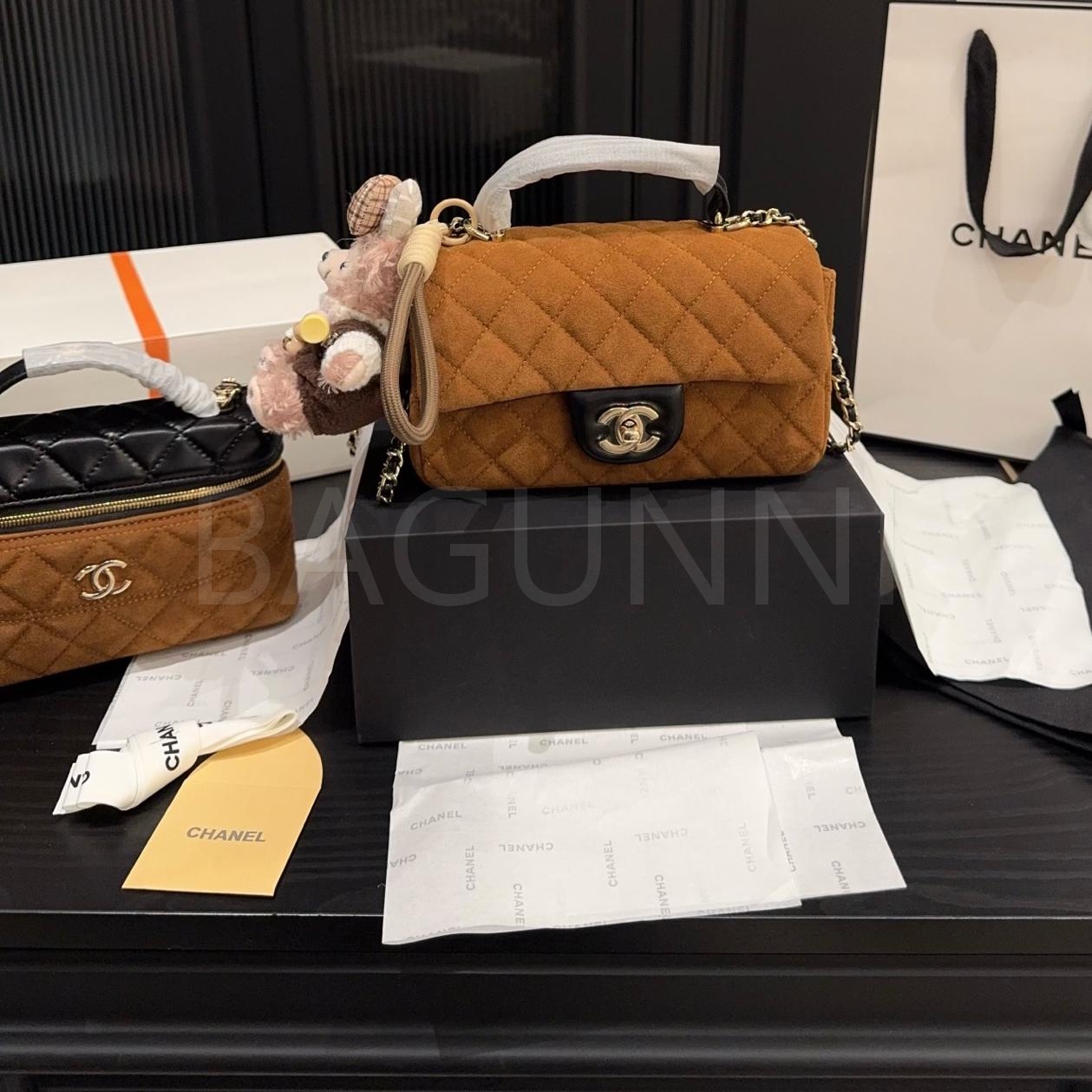 샤넬 스웨이드 체인 백