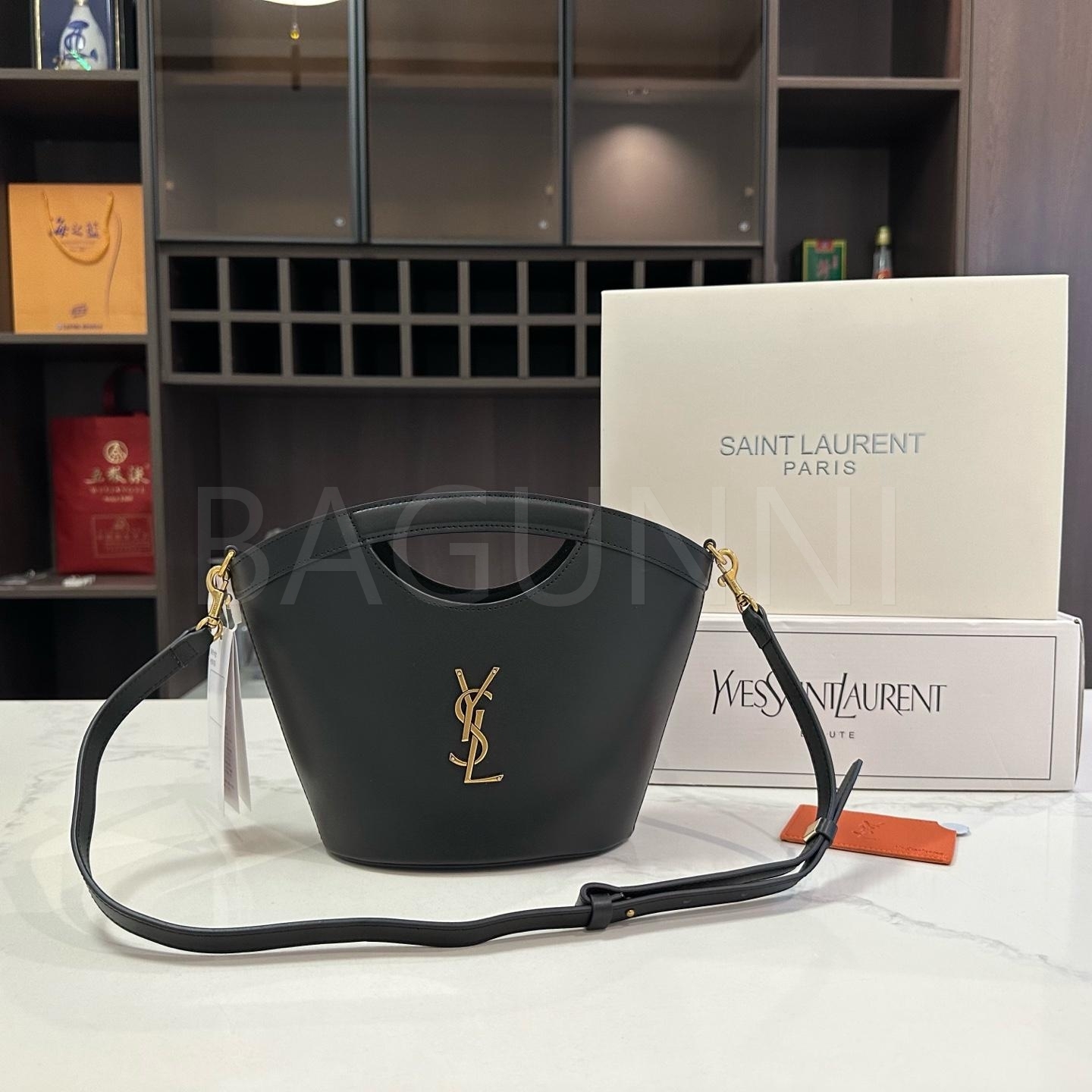 YSL 로고 백