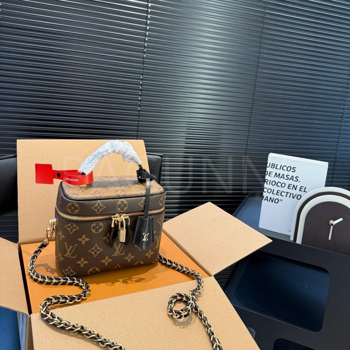 루이비통 베니티 백