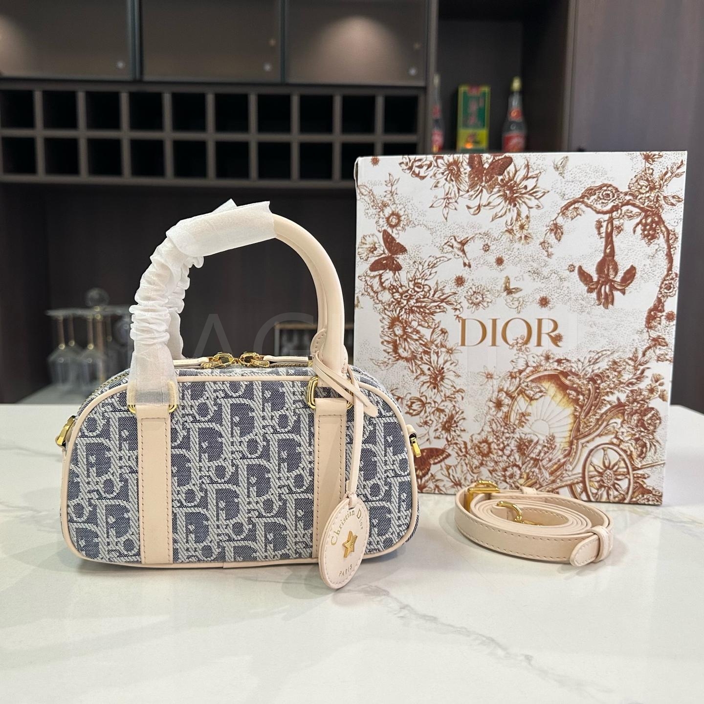 디올 그루브 토트백