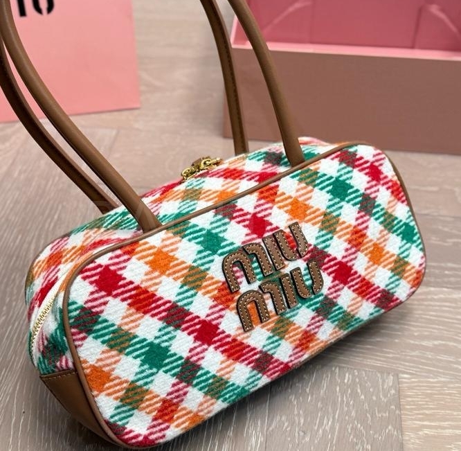 미우미우 볼링백