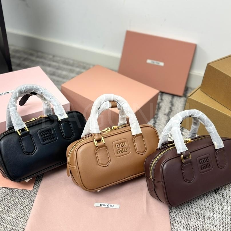 미우미우 볼링 백