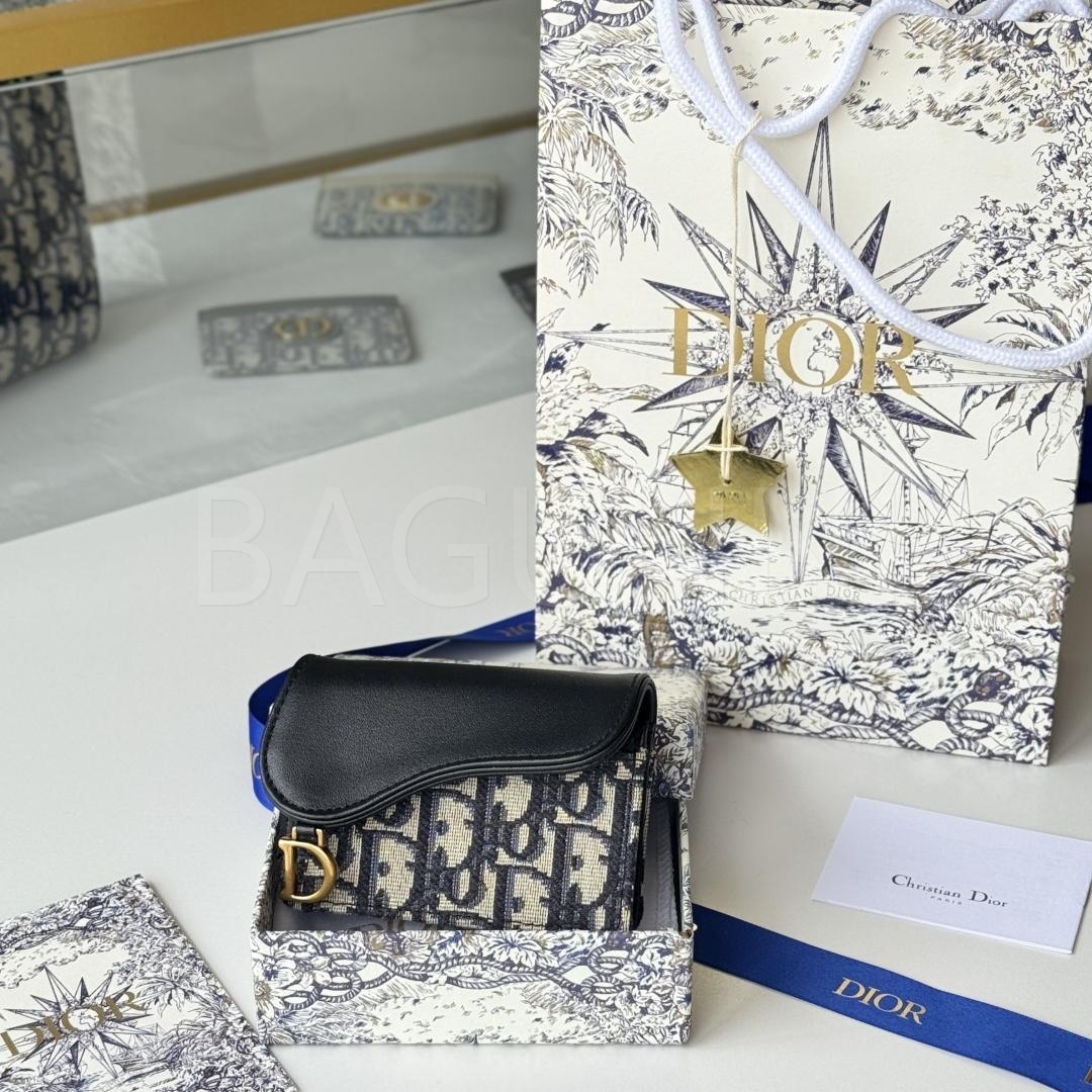 디올 플랩 카드지갑