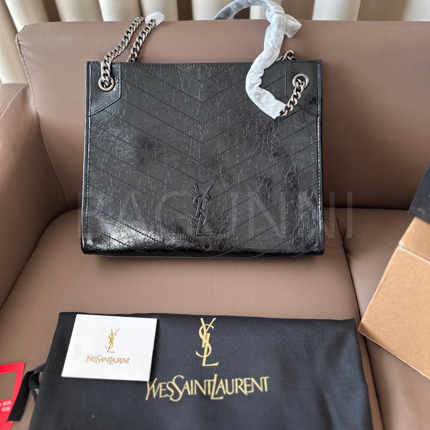 YSL 니키 숄더백