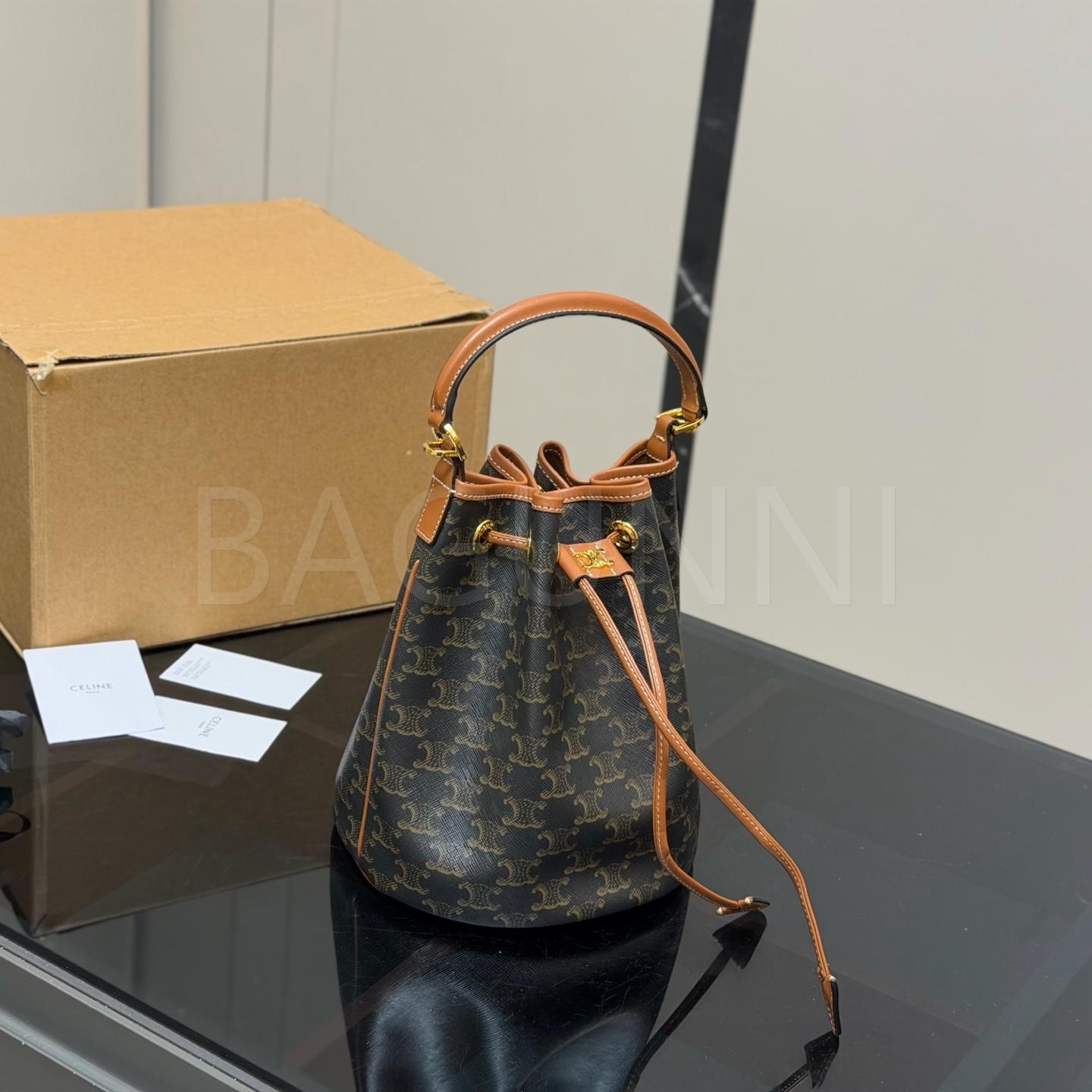 셀린느 트리옹프 버킷백