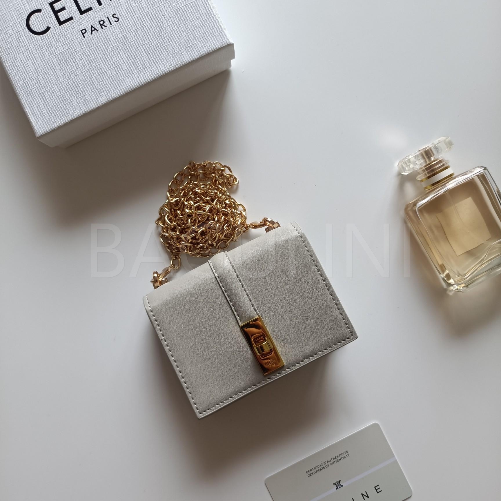 셀린느 트리옹프 플랩 카드지갑