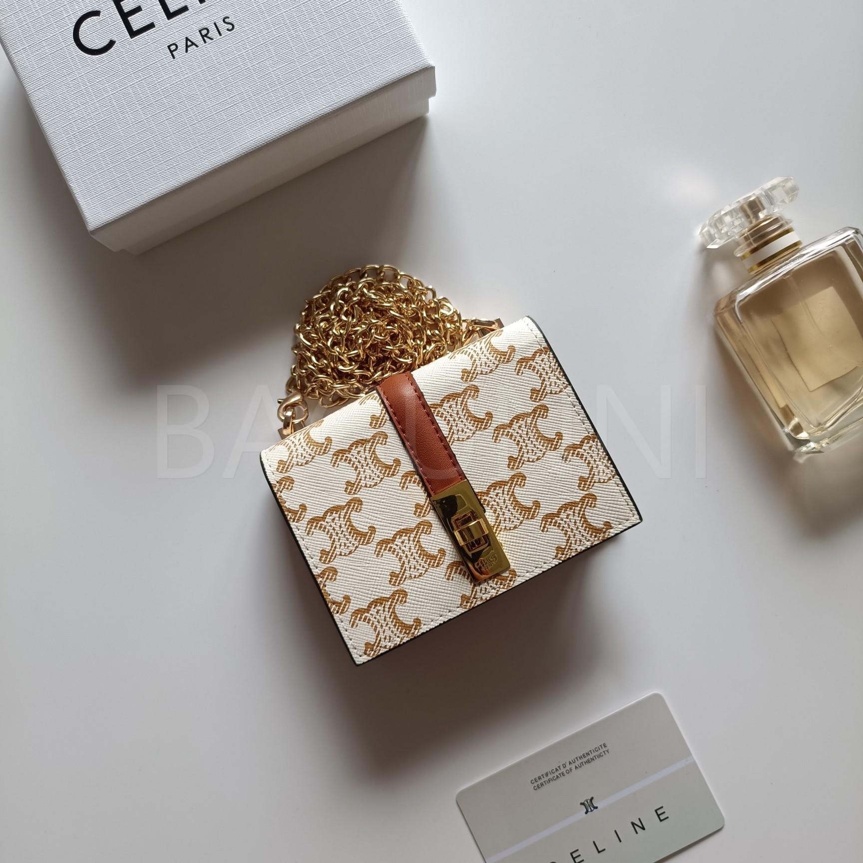 셀린느 트리옹프 플랩 카드지갑