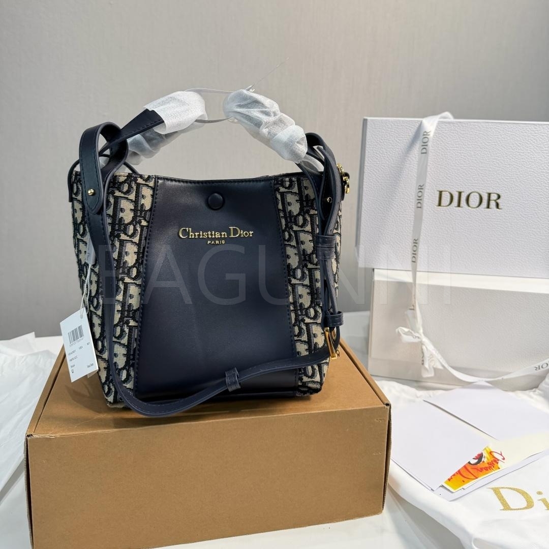 디올 시그니처 버킷백