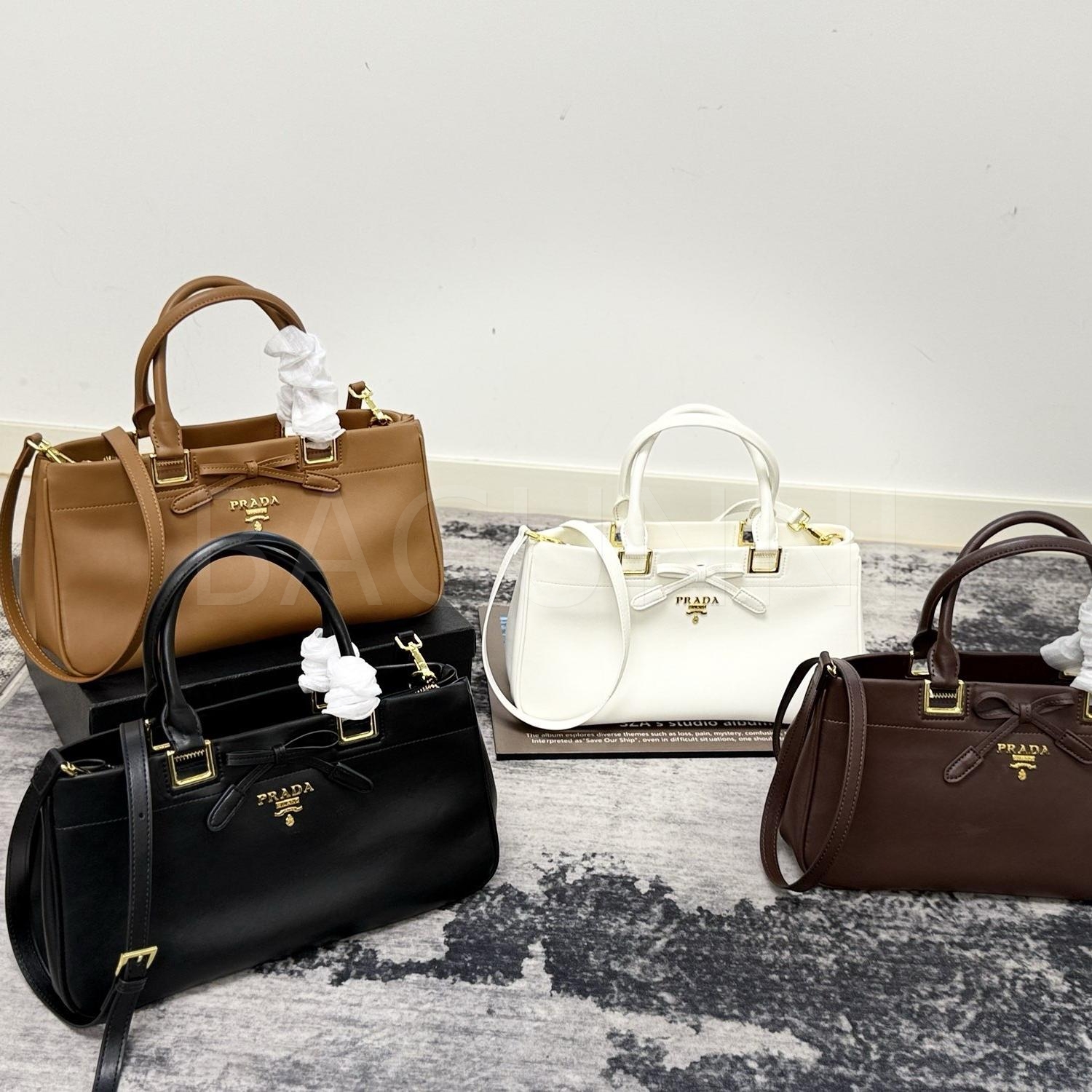 프라다 호보 숄더백