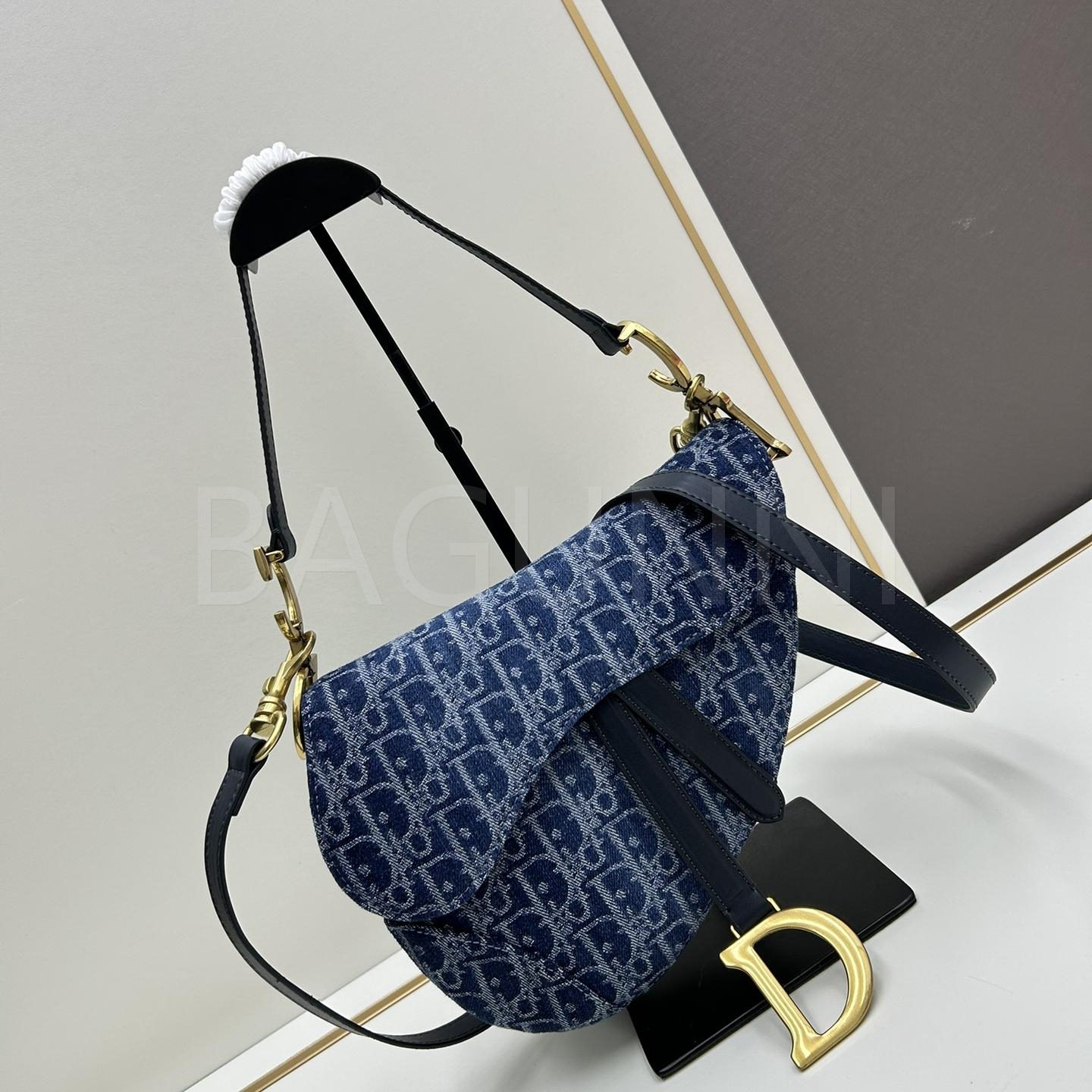 디올 새들 숄더백