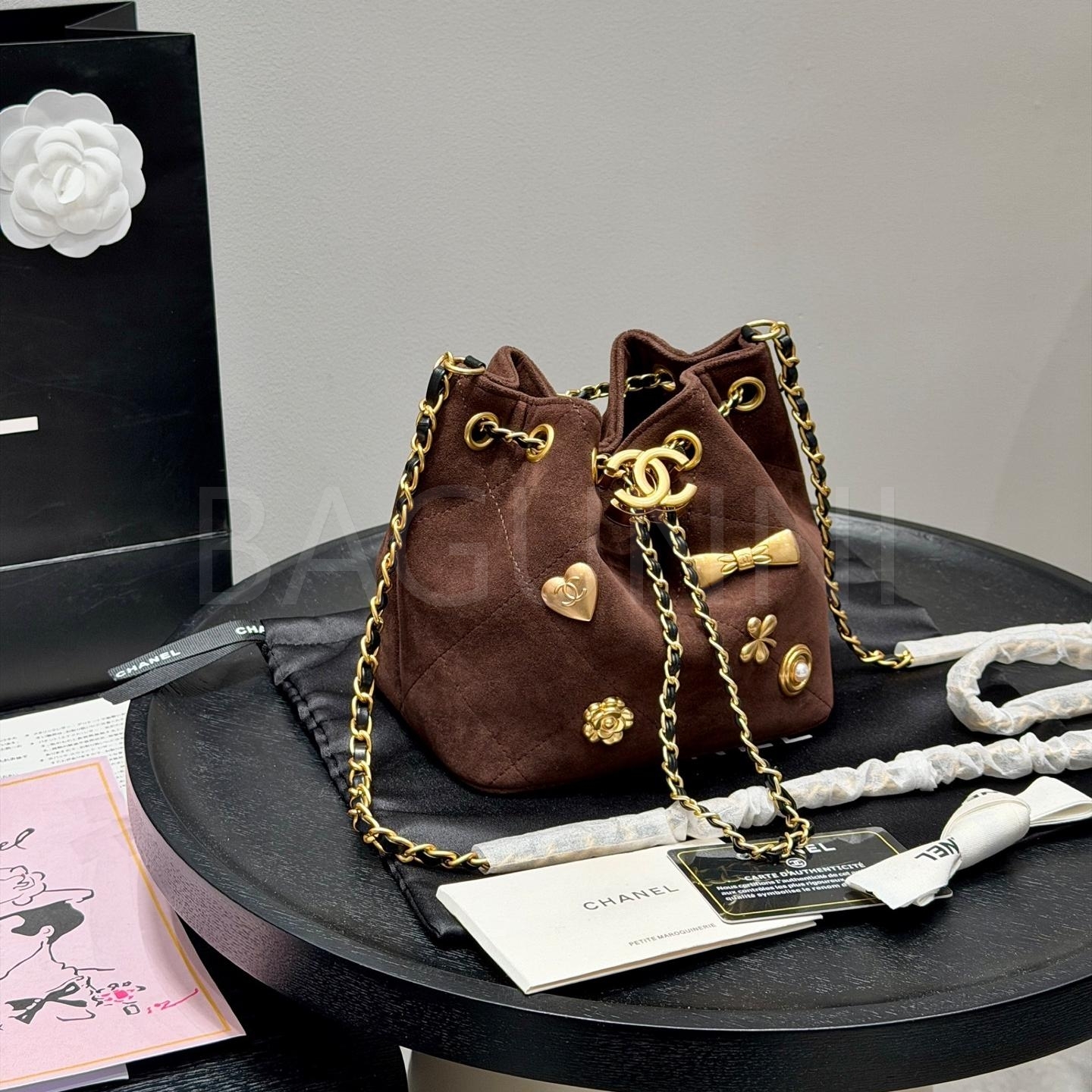 샤넬 보우 드로스트링 버킷 백