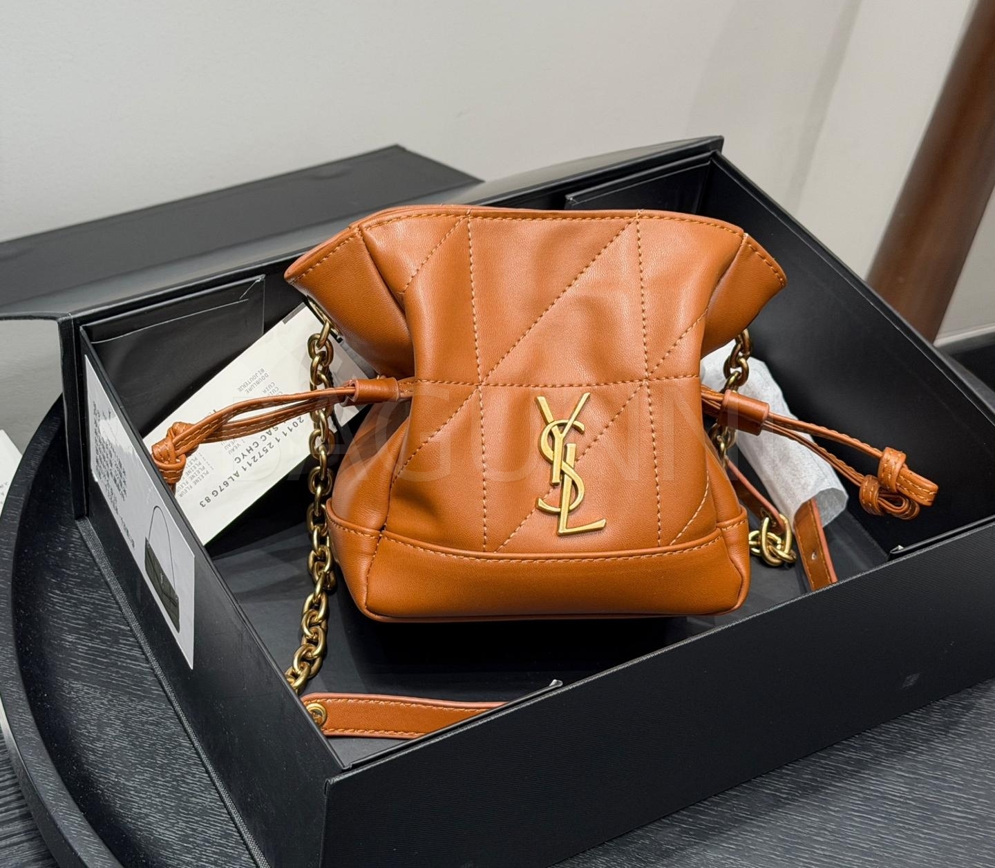 YSL 제이미 드로스트링 버킷 백