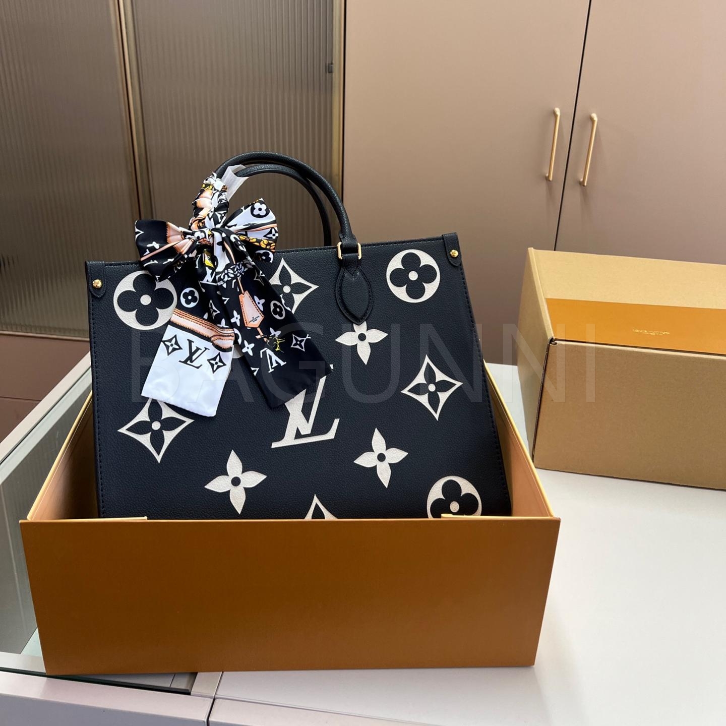 루이비통 온더고 토트백