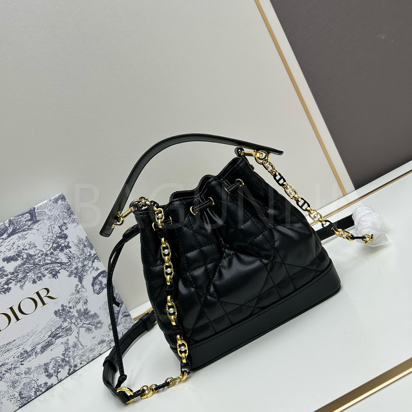 디올 졸리 버킷백