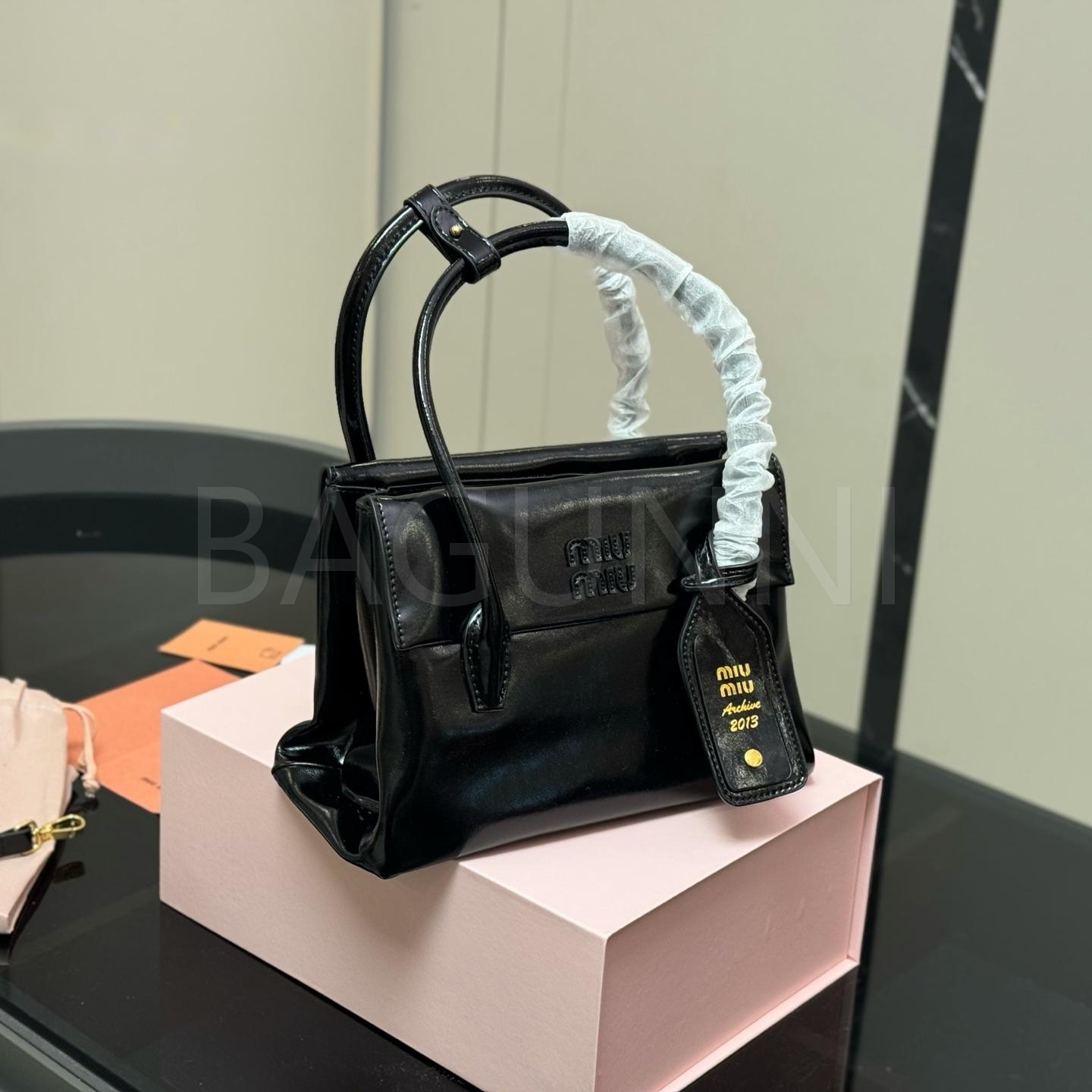 미우미우 언더암 숄더백