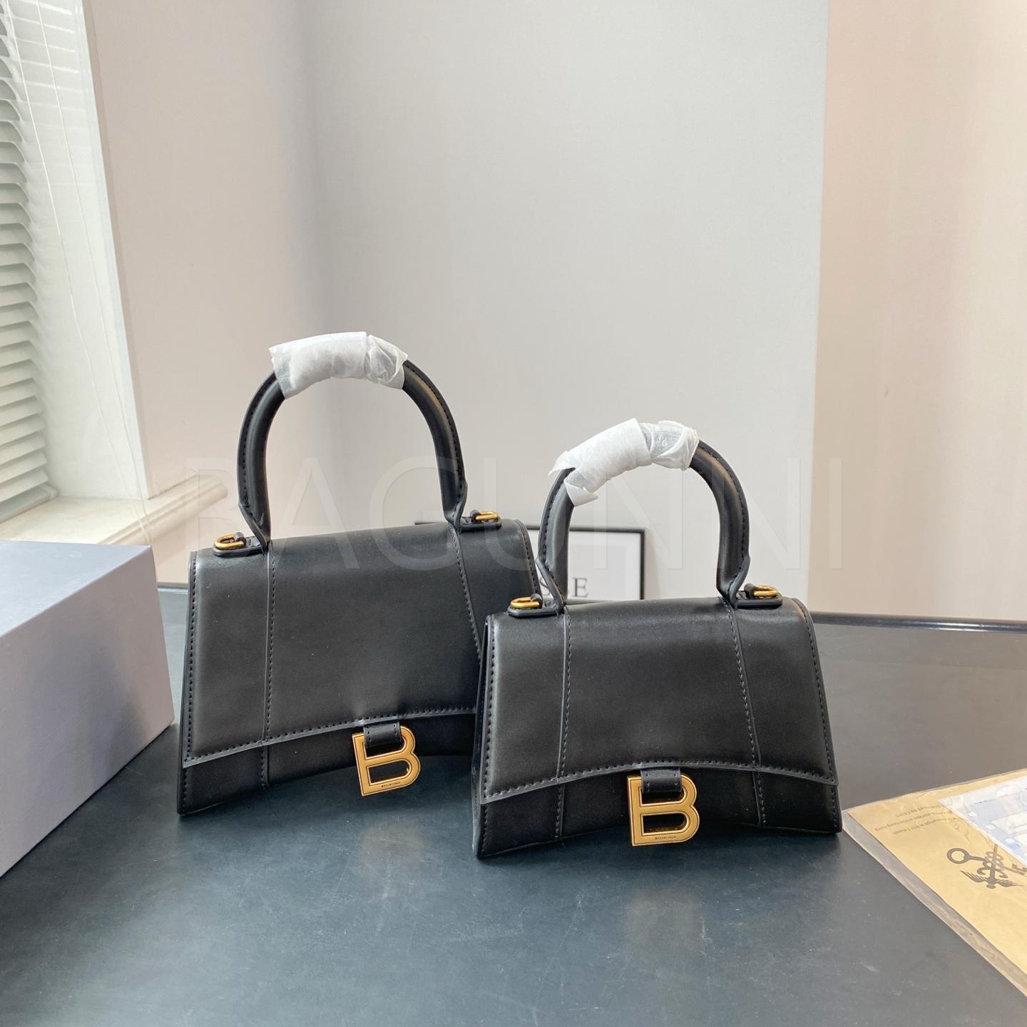 발렌시아가 아워글래스 숄더백