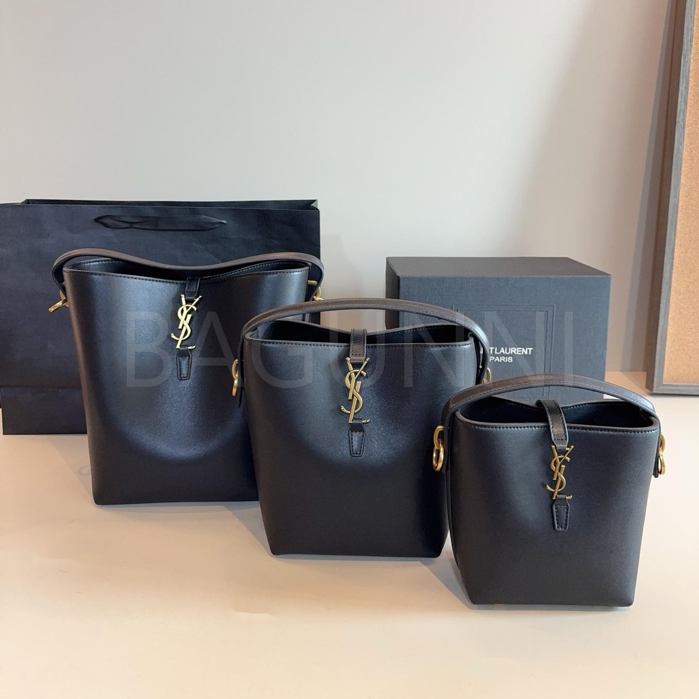 YSL 로고 버킷백