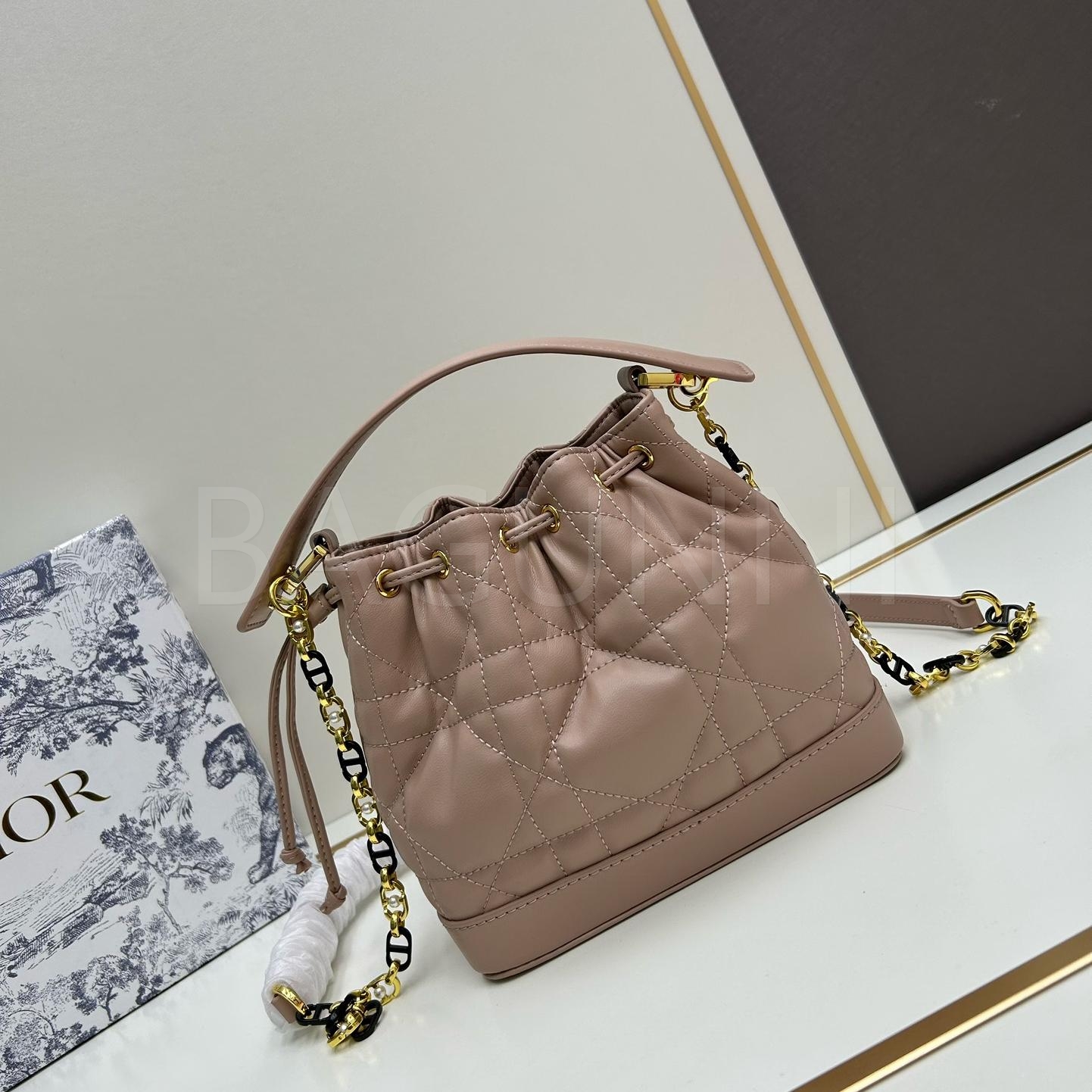 디올 졸리 버킷백