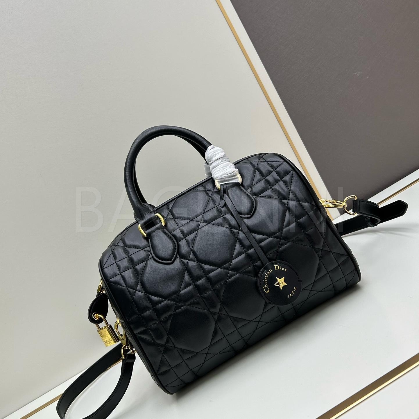 디올 그루브 토트백