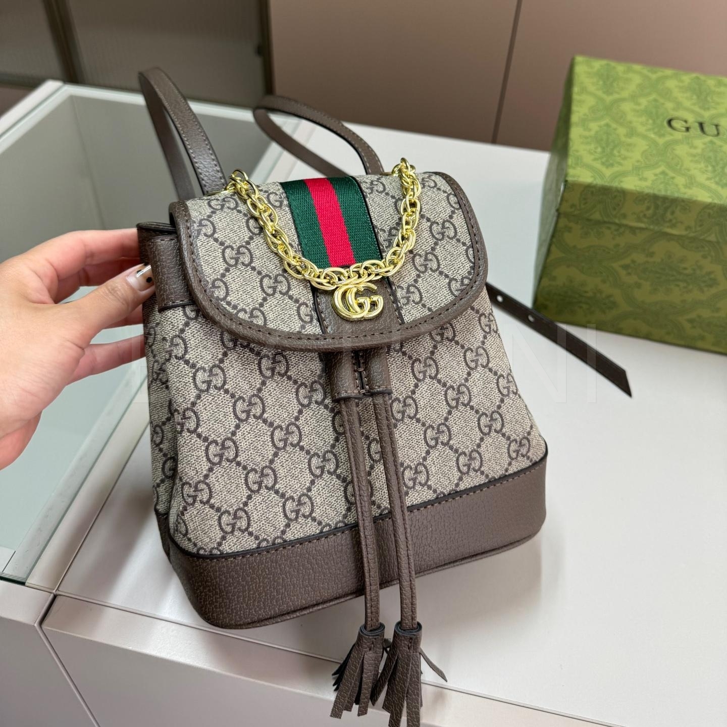 구찌 GG 슈프림 백팩