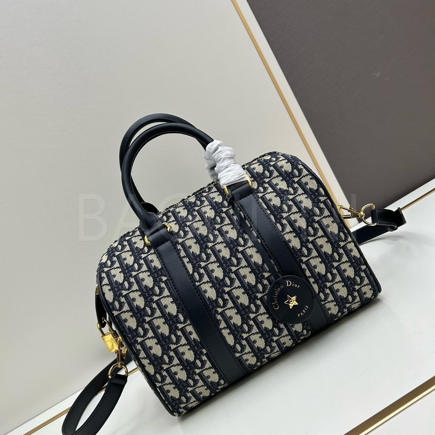 디올 그루브 토트백