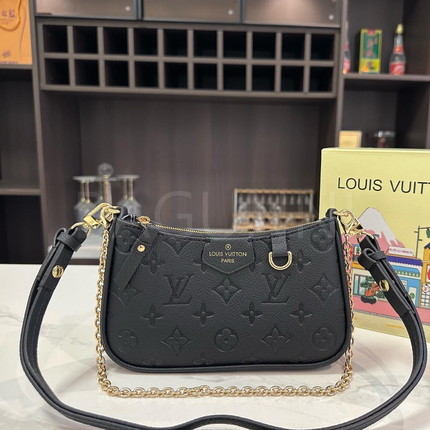 루이비통 스트로베리 숄더 파우치