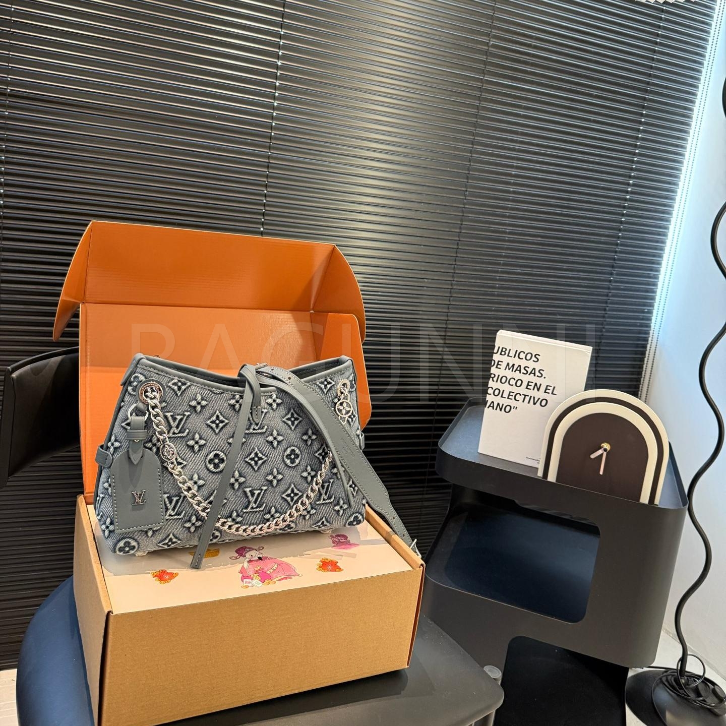 루이비통 데님 캐리올 숄더백