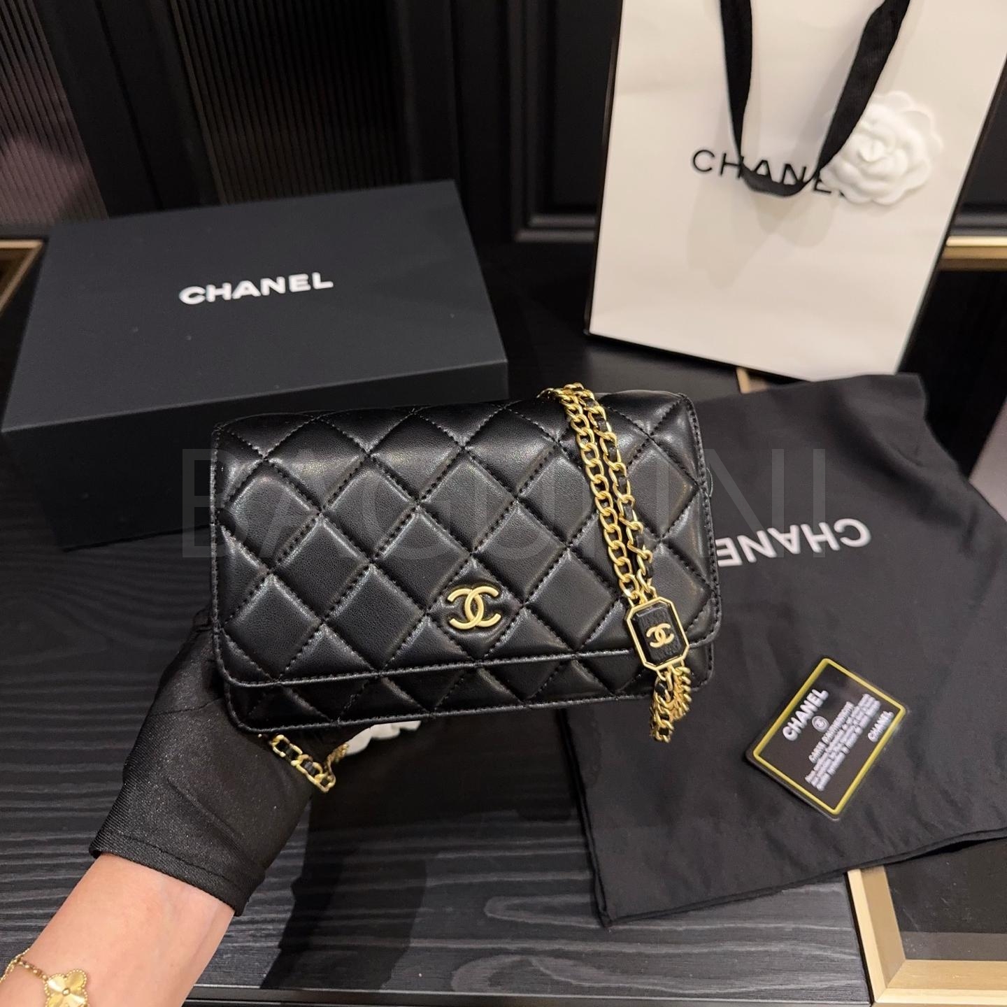 샤넬 사각 체인 WOC 체인 월렛