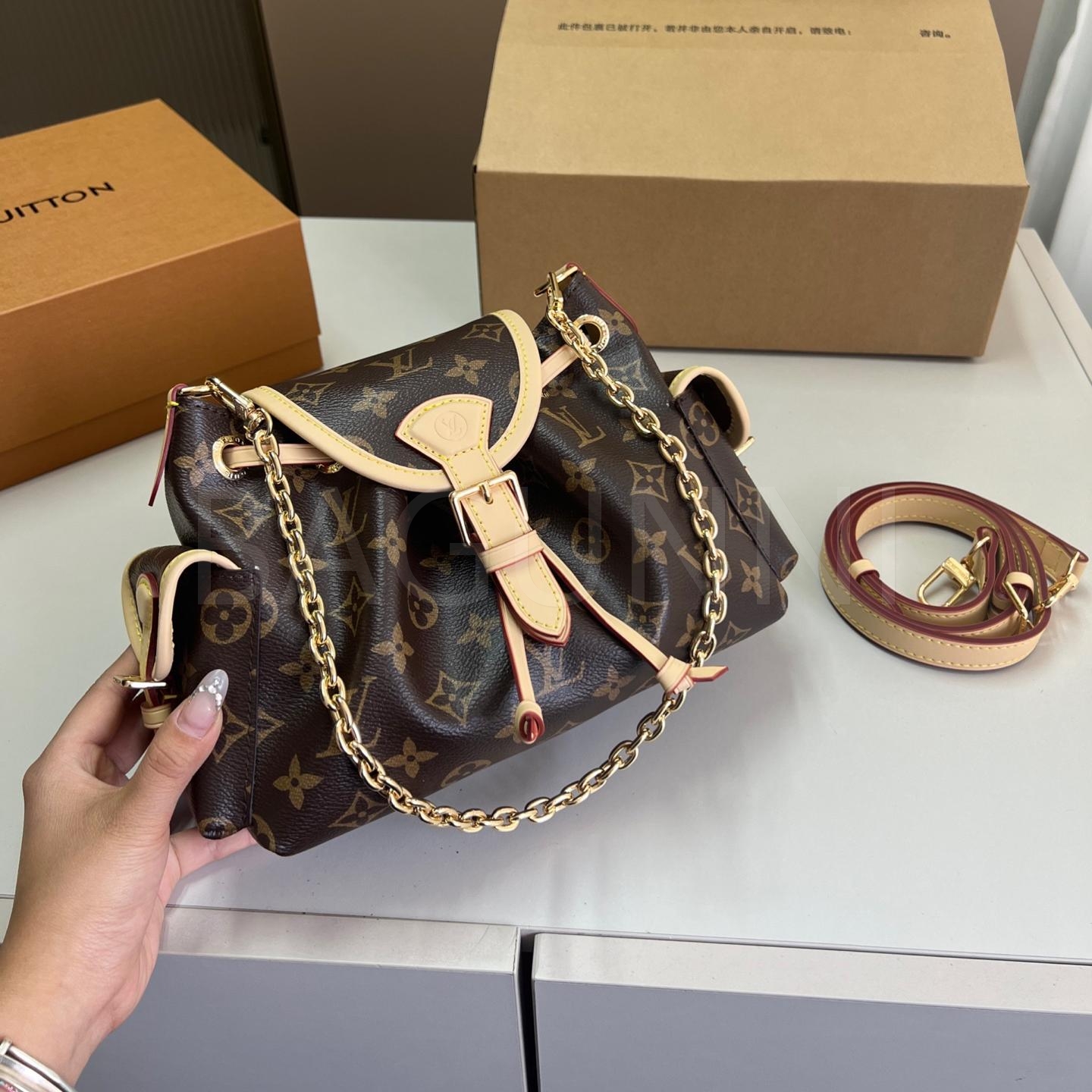 루이비통 포켓 체인 숄더백