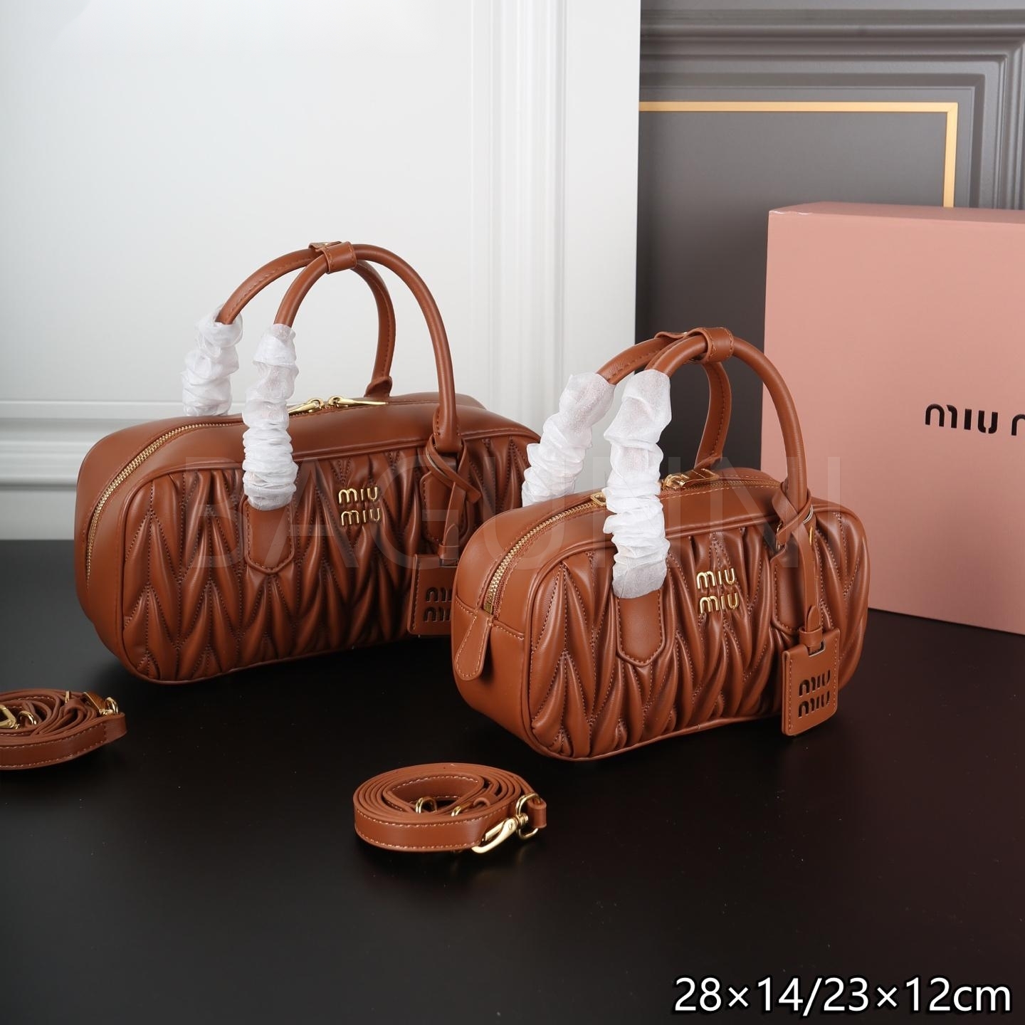 미우미우 마테라쎄 볼링백