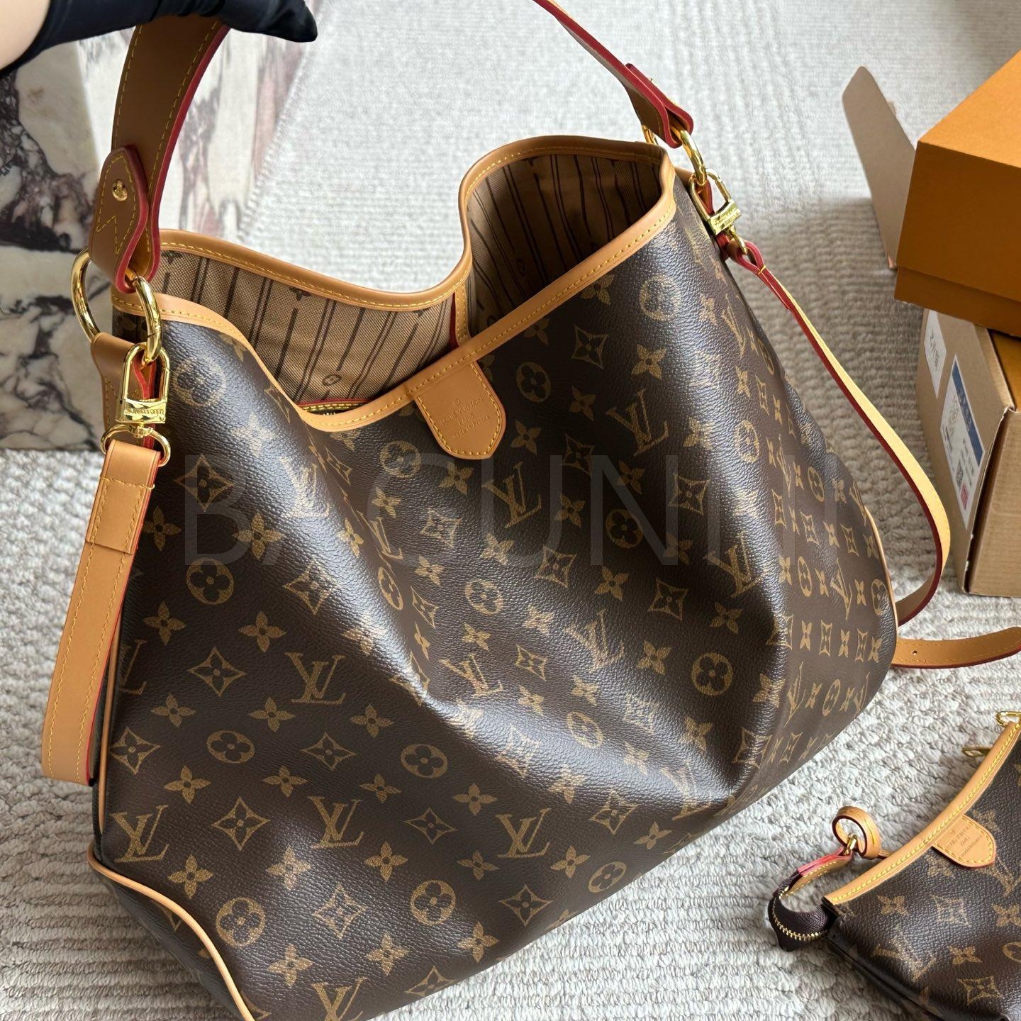 루이비통 프린트 쇼퍼백