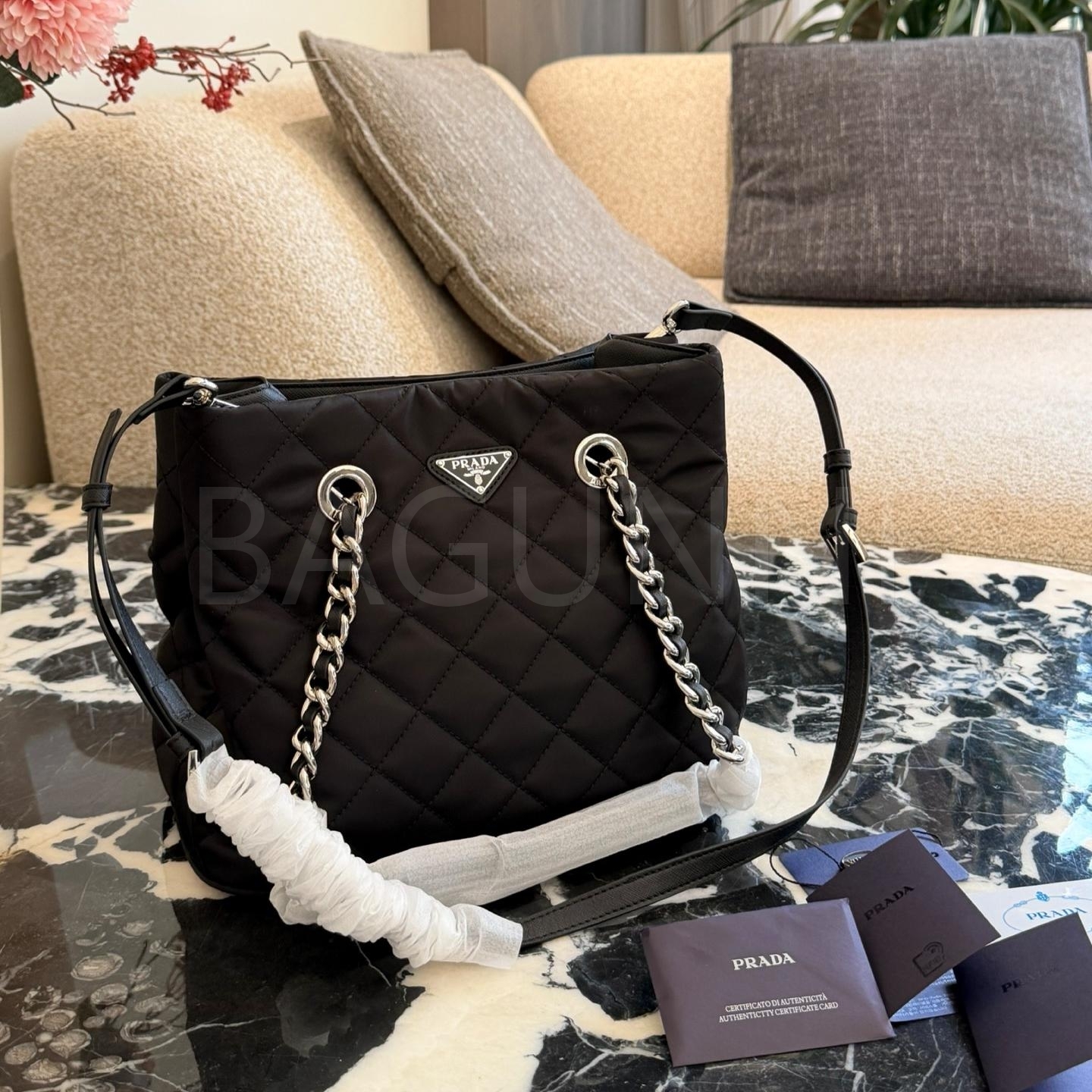 프라다 퀼팅 토트백