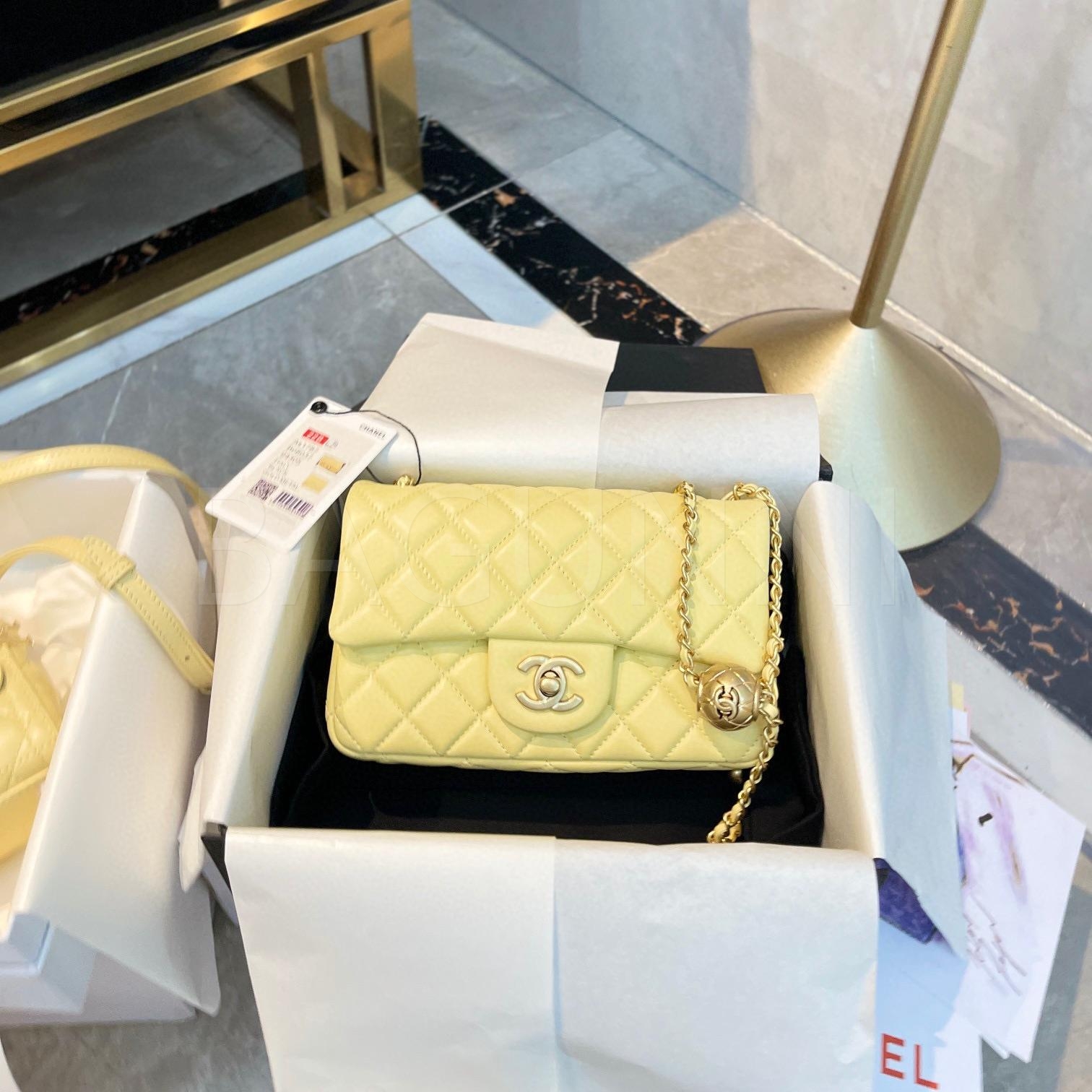 샤넬 금볼 스퀘어 플랩 백