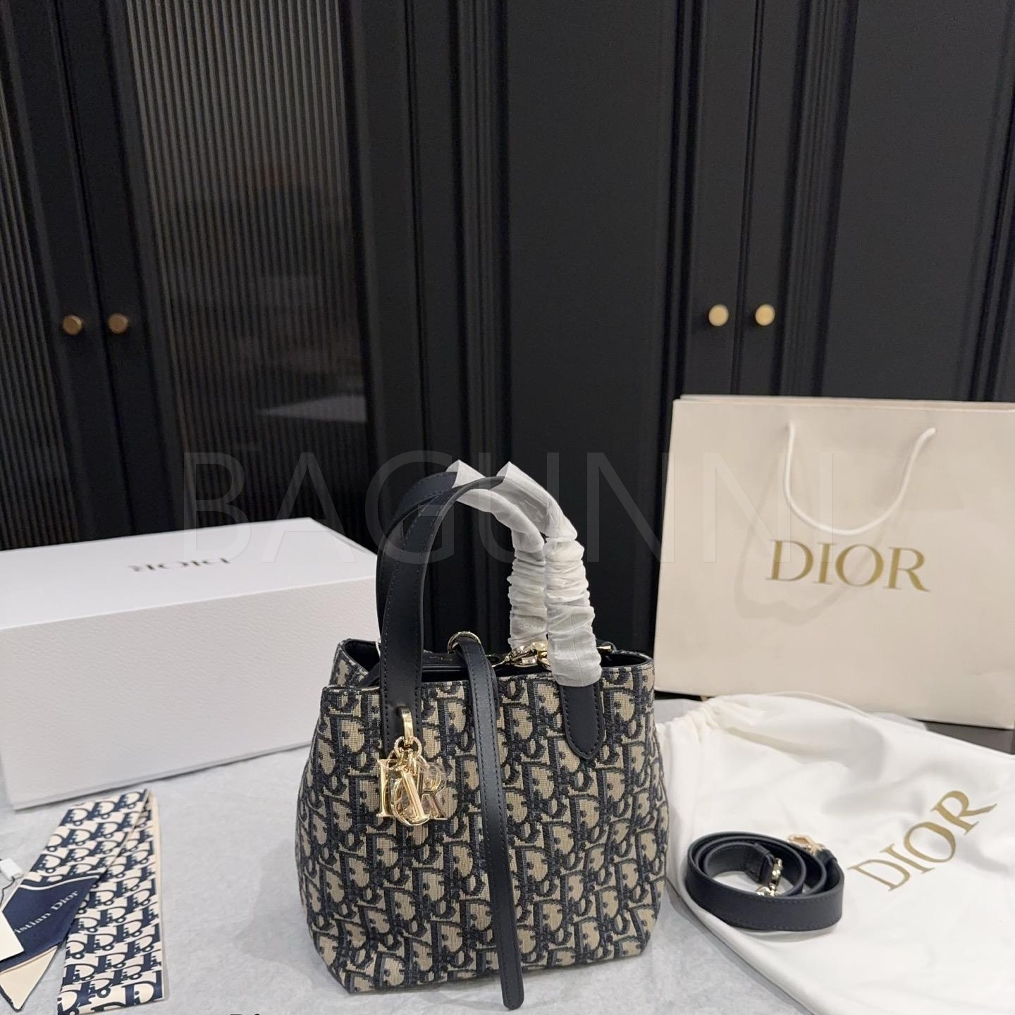 디올 오블리크 토트백