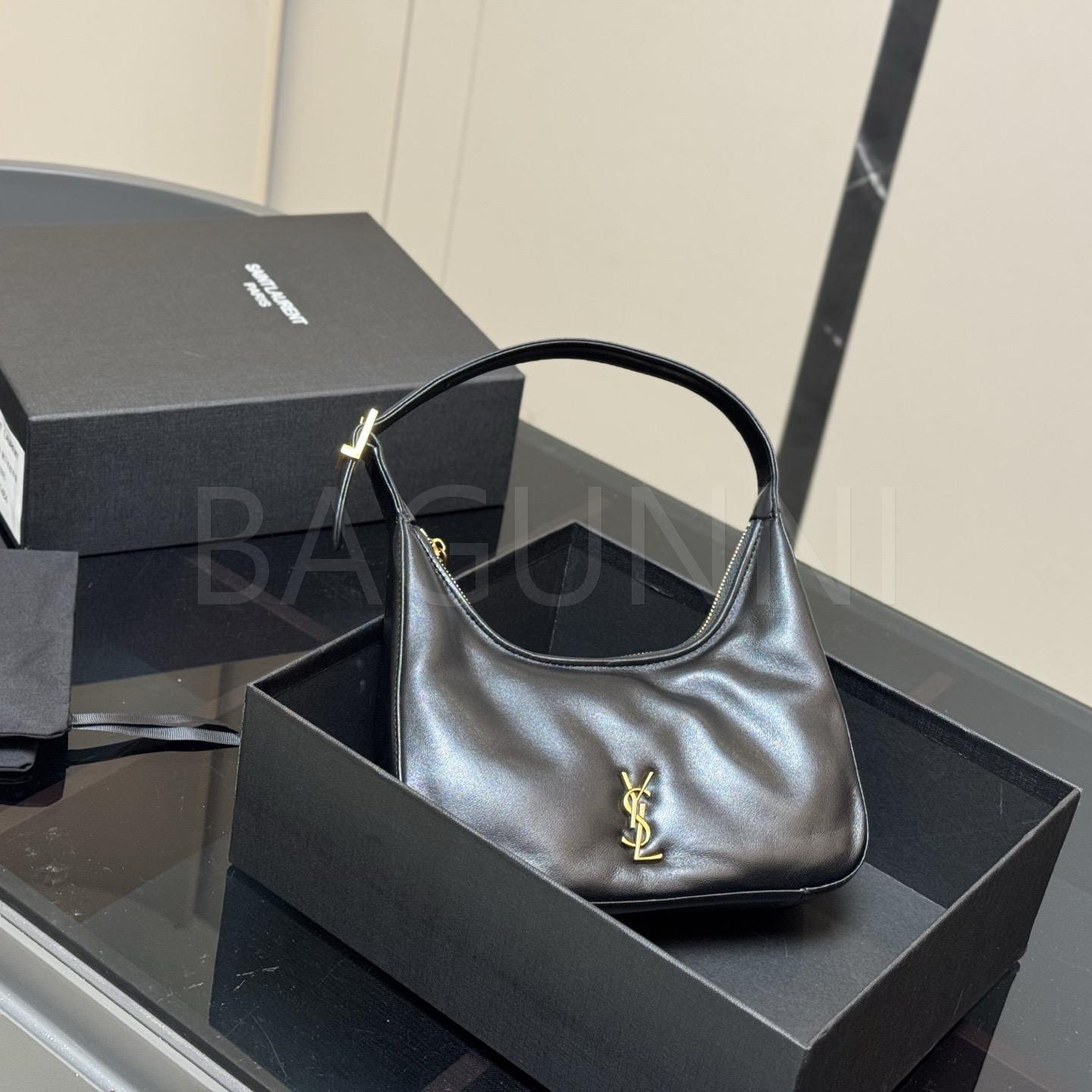 YSL 로고 숄더백