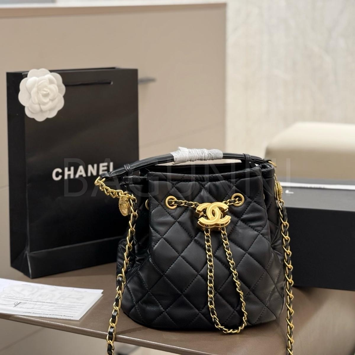 샤넬 25S 코인 참 플랩 백