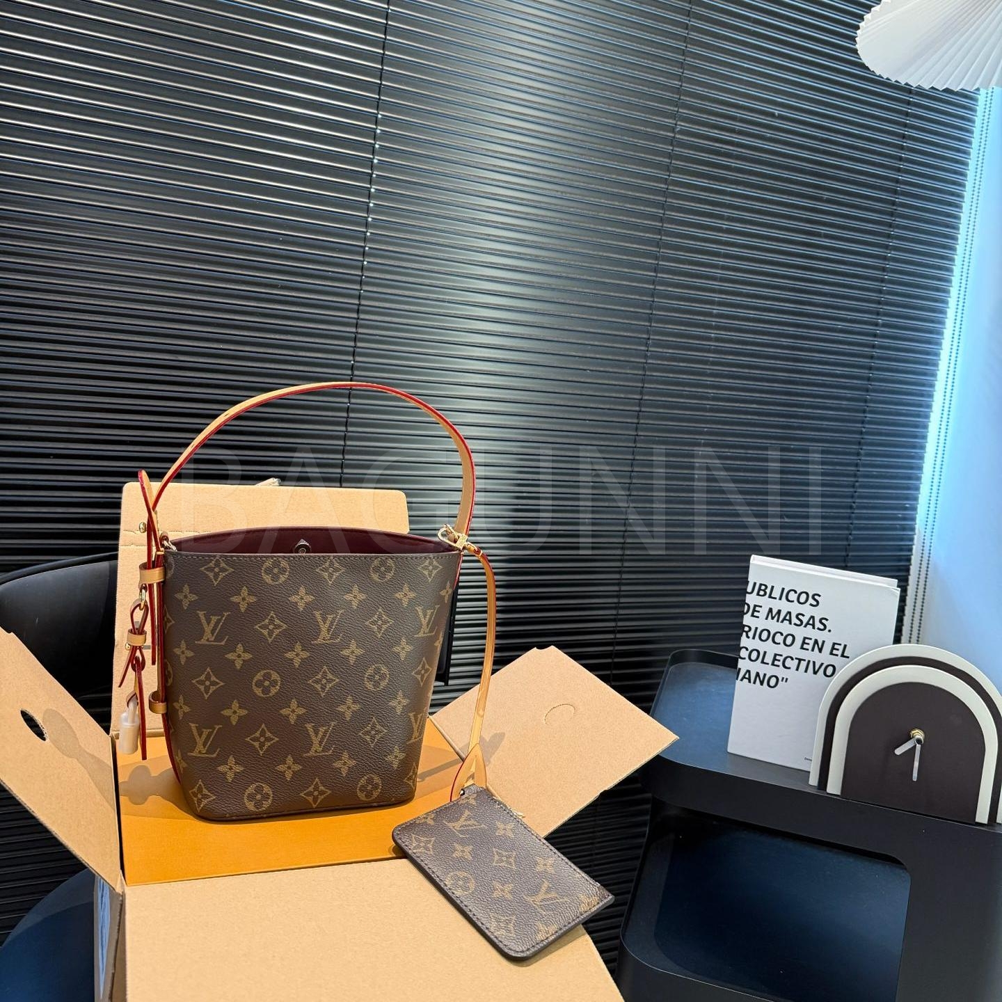 루이비통 올 인 BB 버킷 백