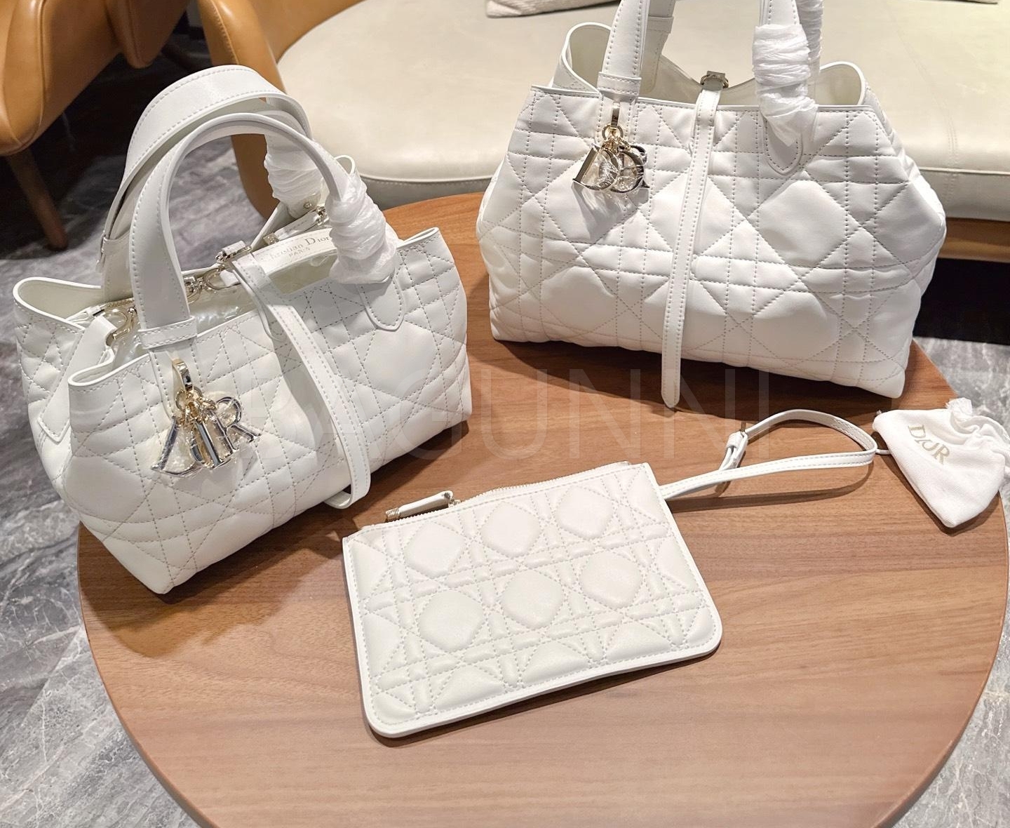 디올 투주르 토트백