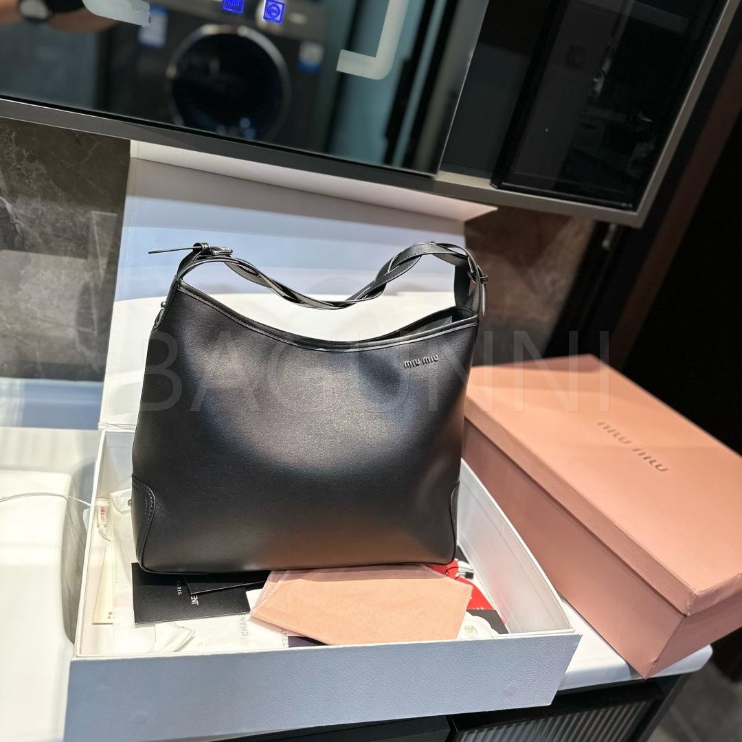 미우미우 워크 토트백