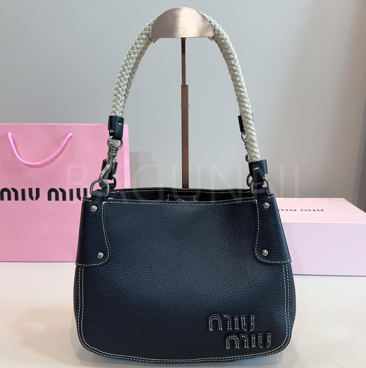 미우미우 빈티지 숄더백