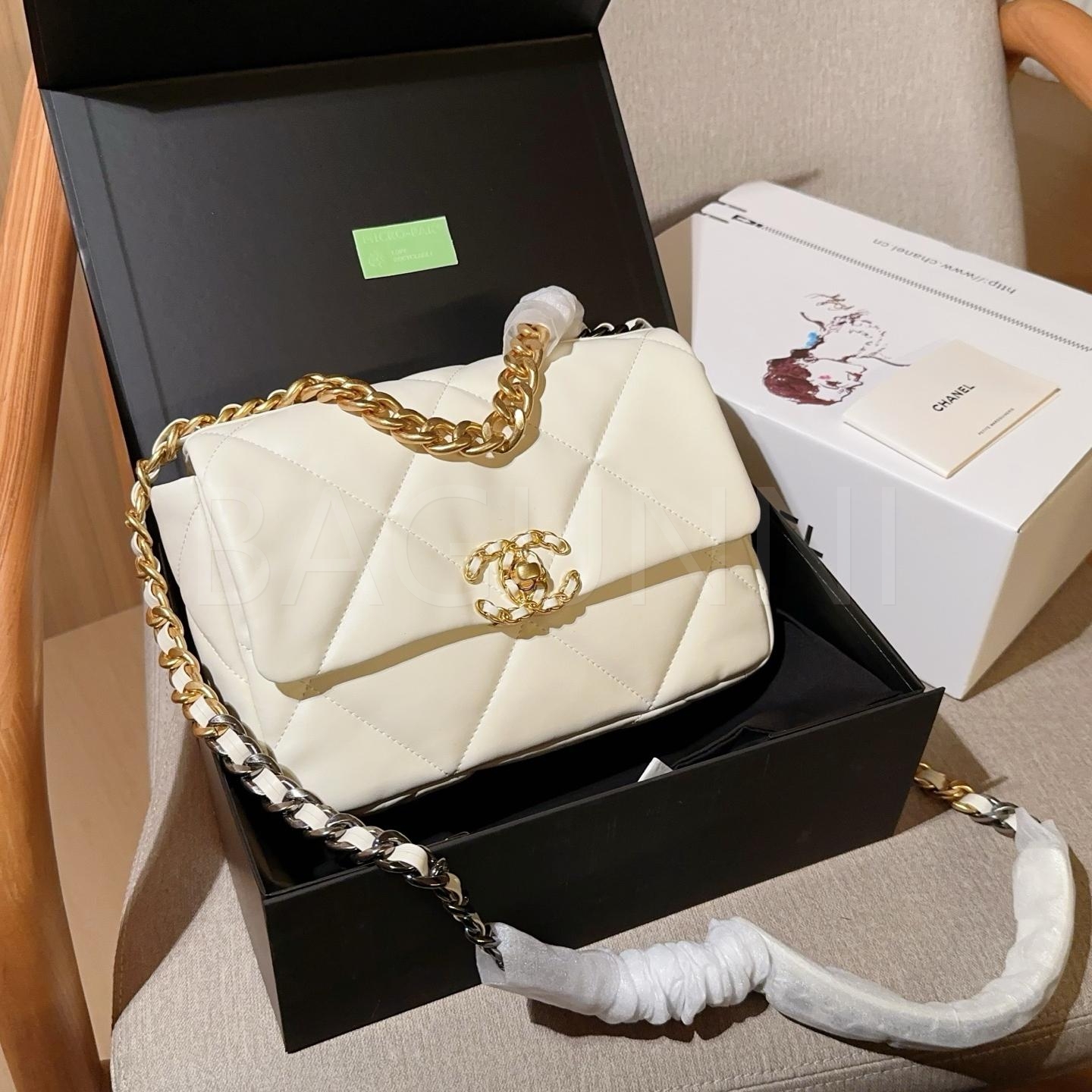 샤넬 19 플랩 백