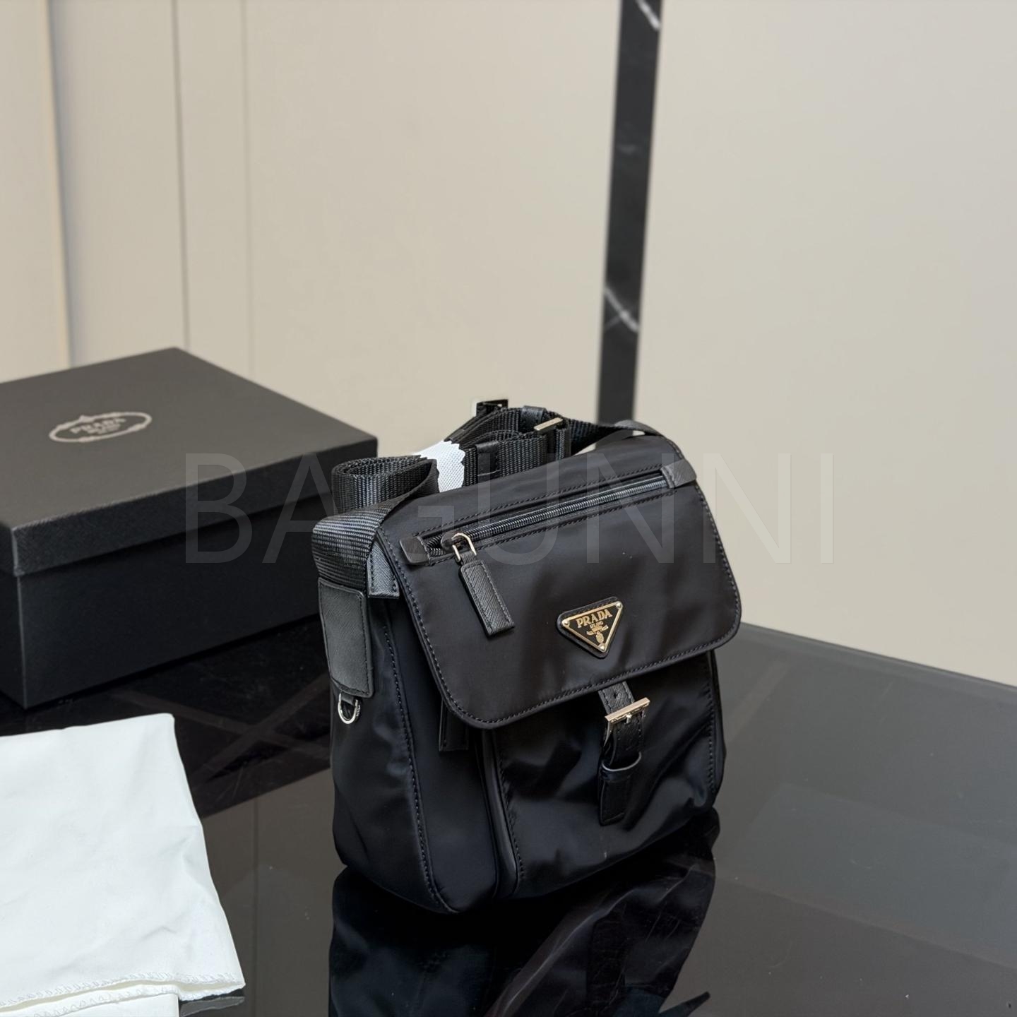 프라다 22 메신저백