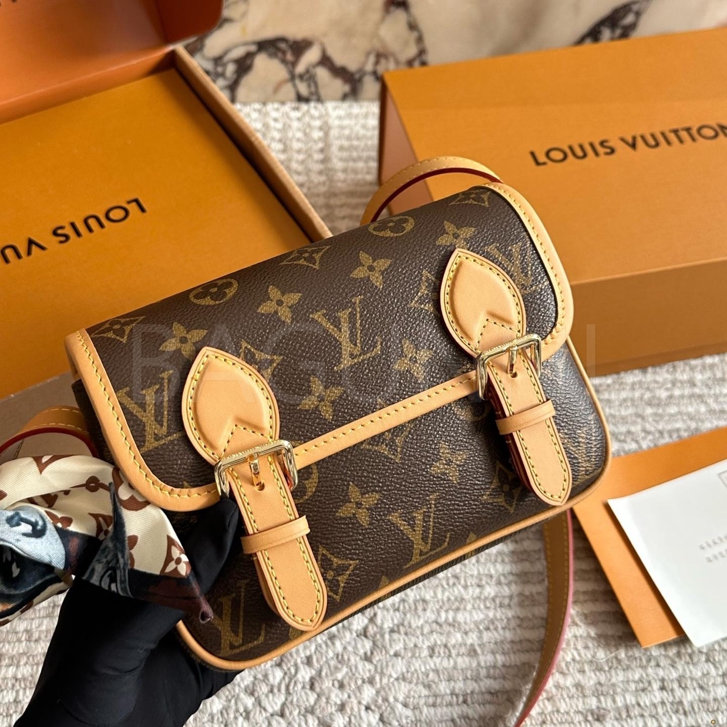 루이비통 온더고 BB 토트백